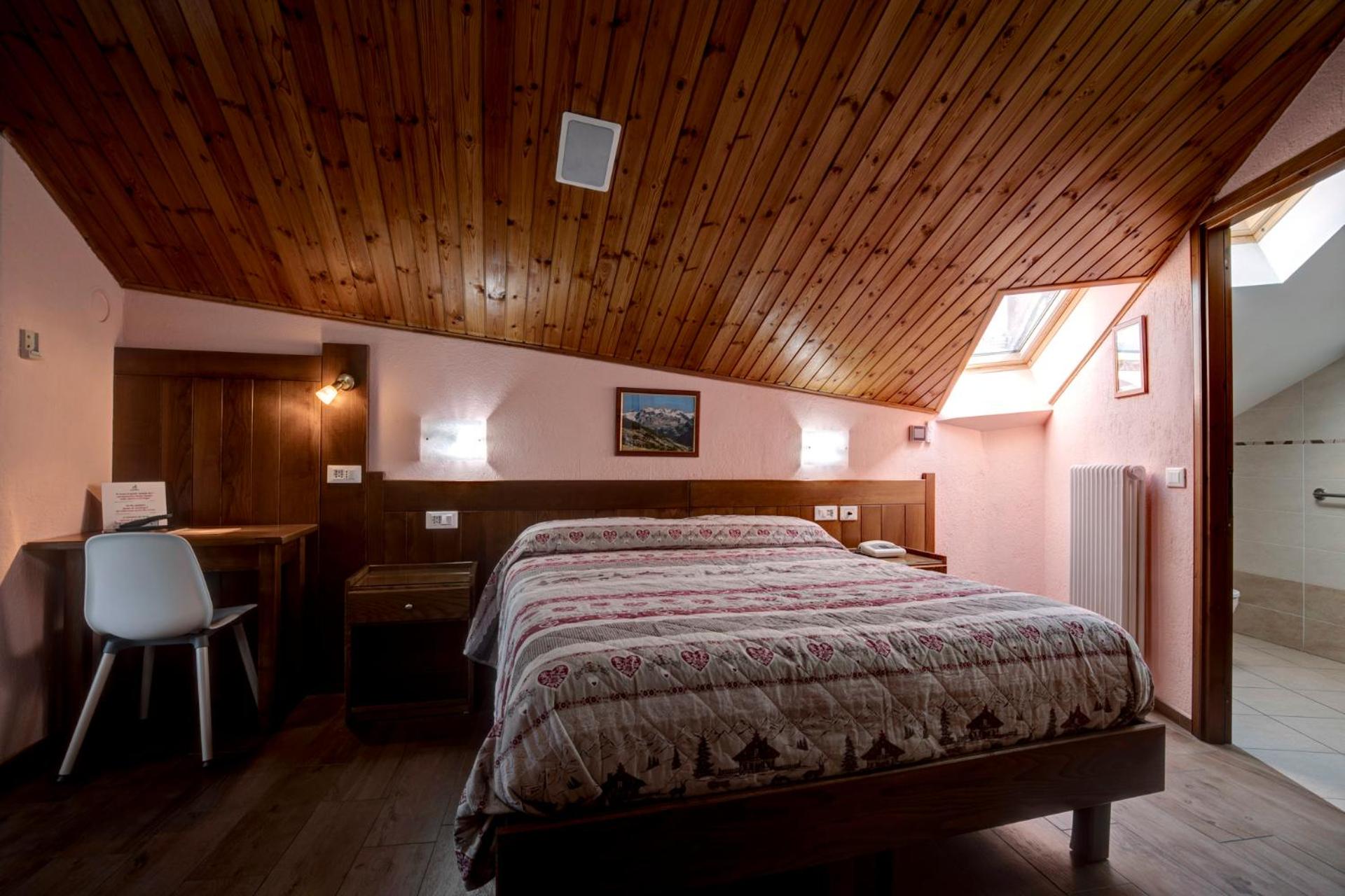 Double Room - Attic - Photo 3
