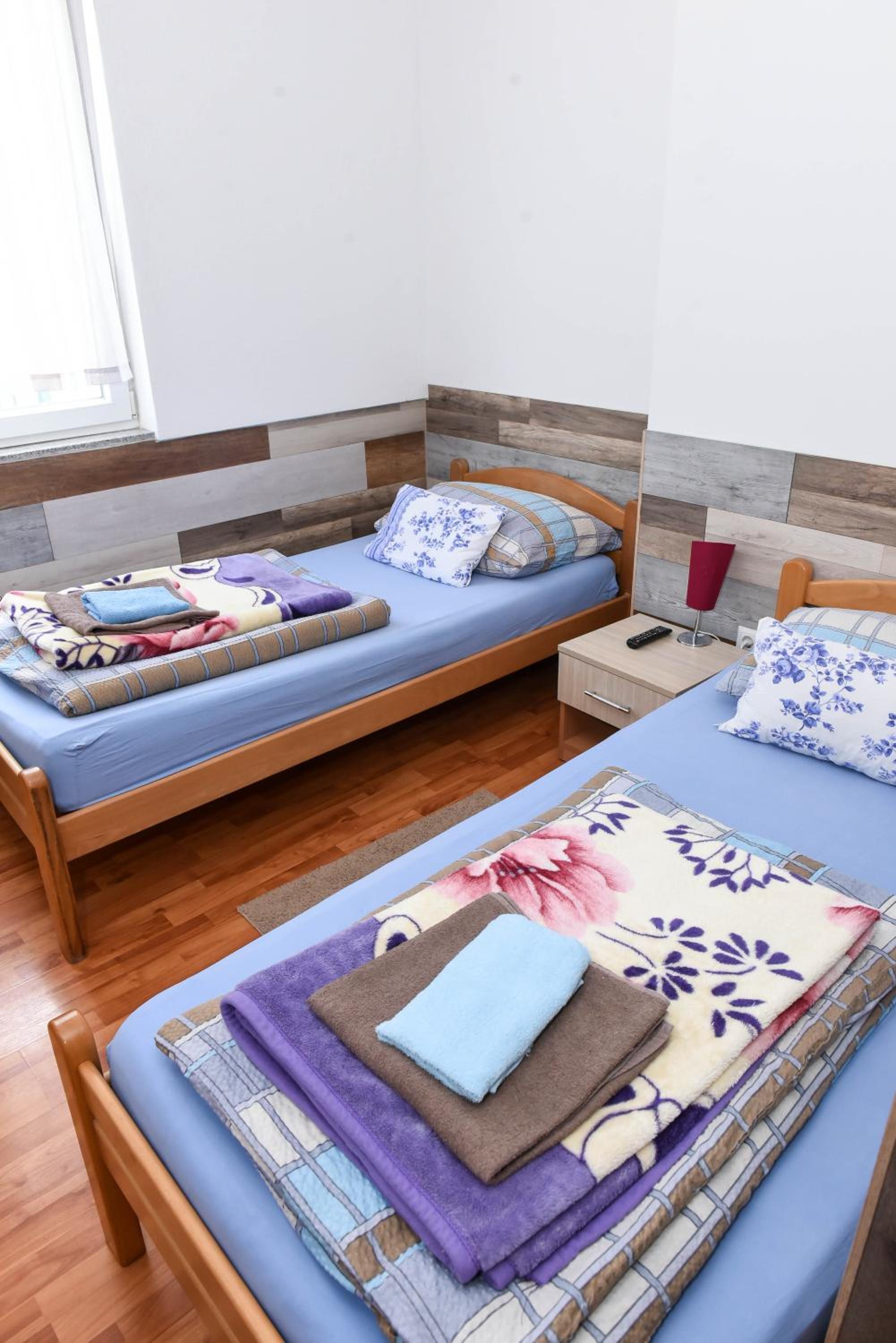 Twin Room with Bathroom photo 1