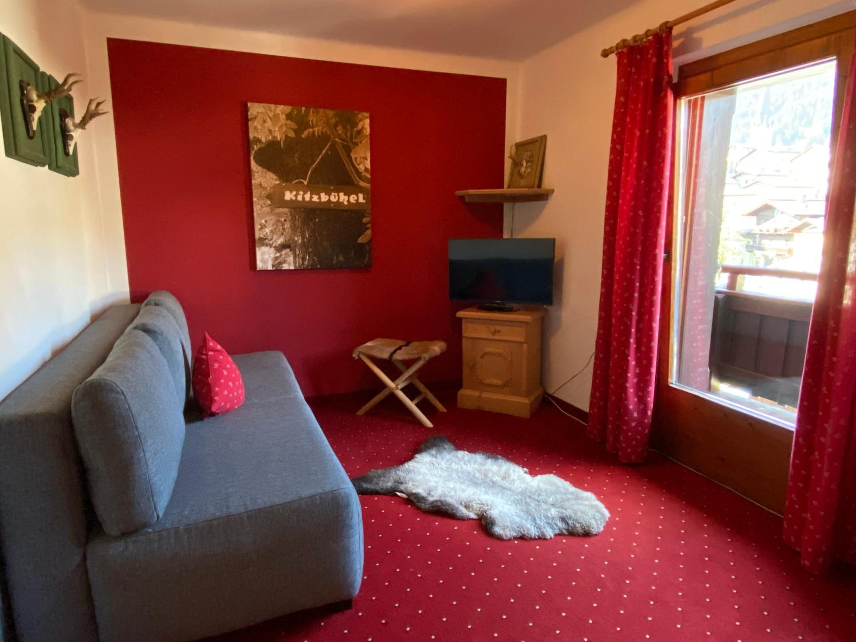 Family Room with Balcony photo 3