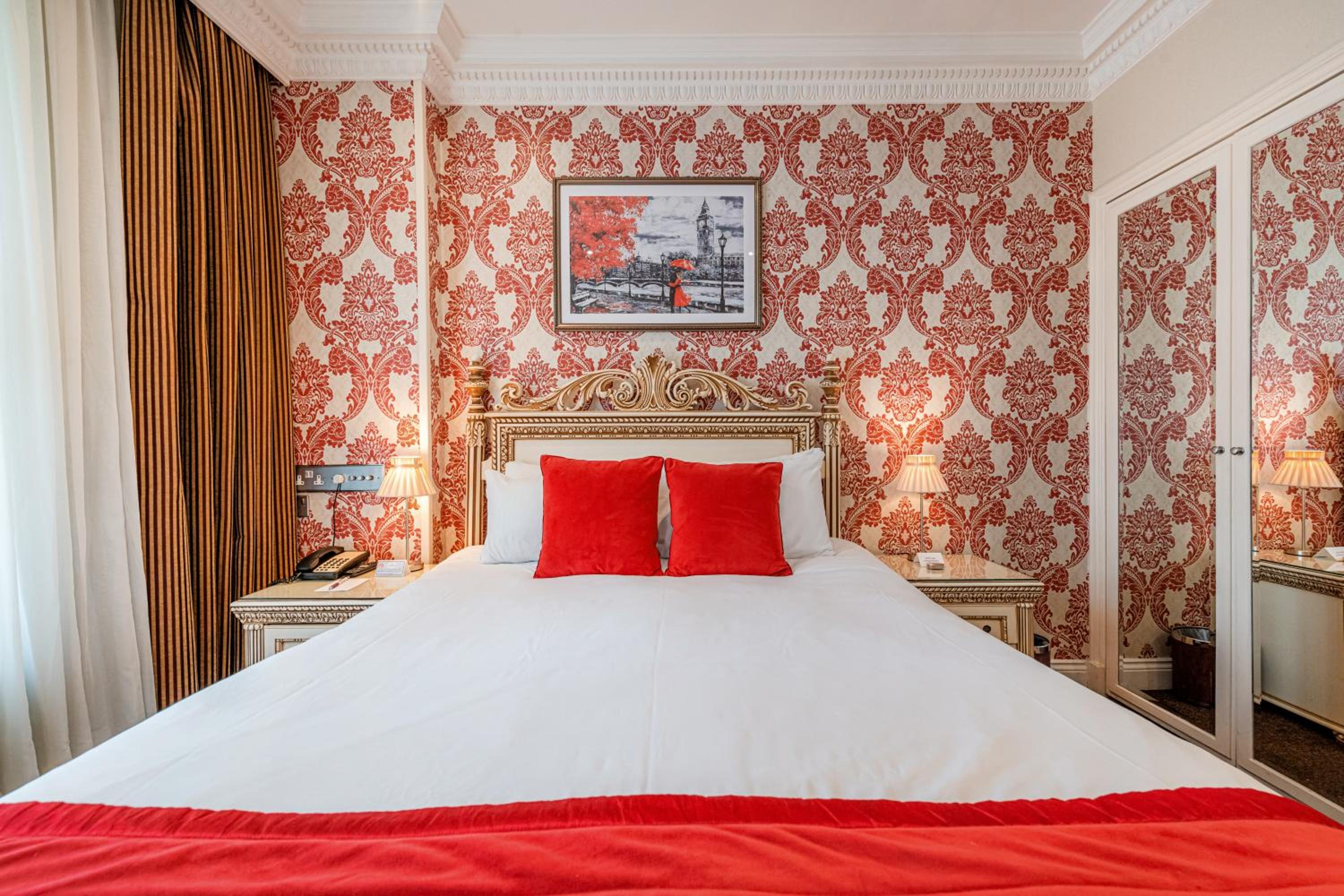 Queen Double Room - Lower Ground photo 2
