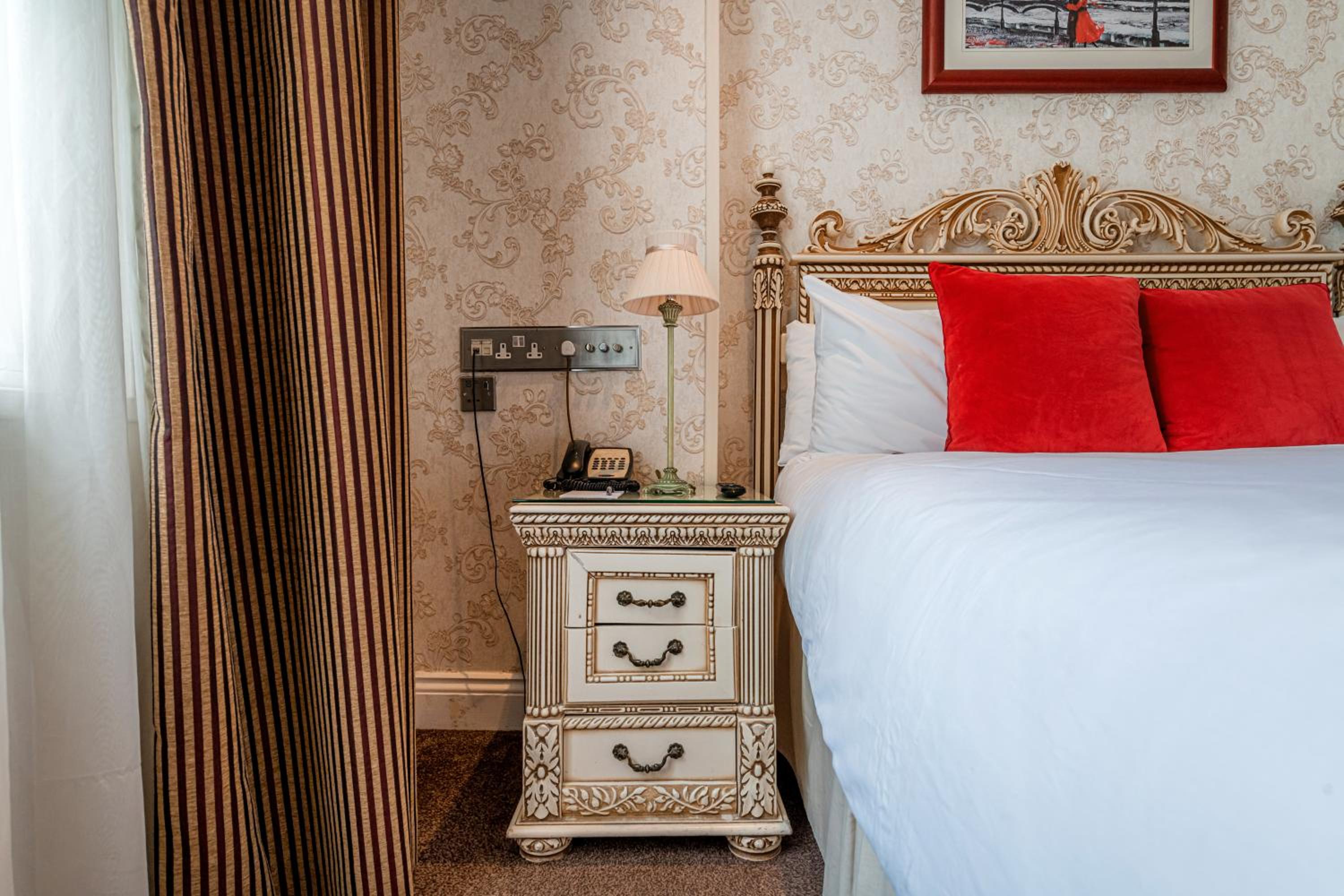 Queen Double Room - Lower Ground photo 1