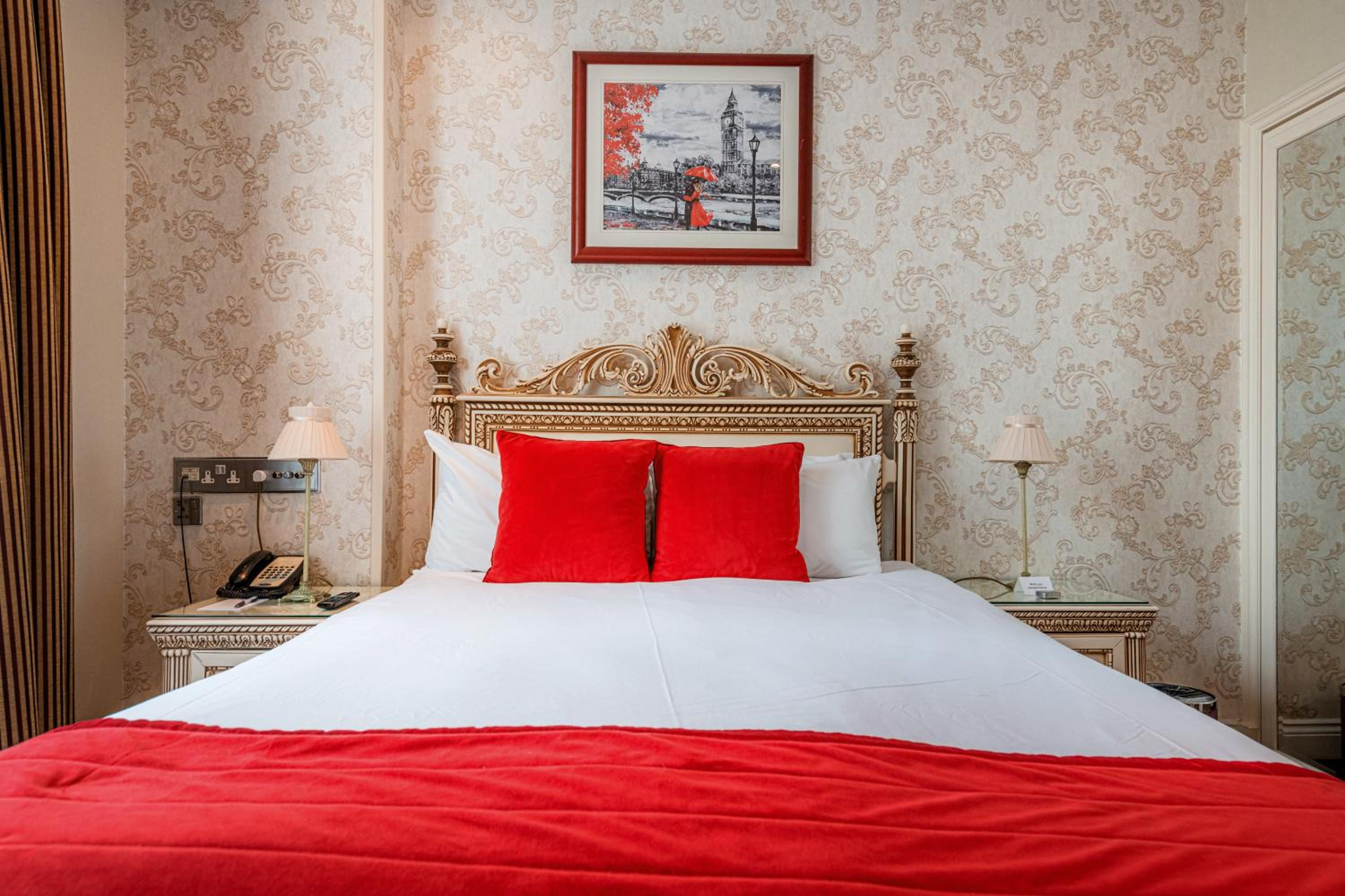 Queen Double Room - Upper Floor photo 1