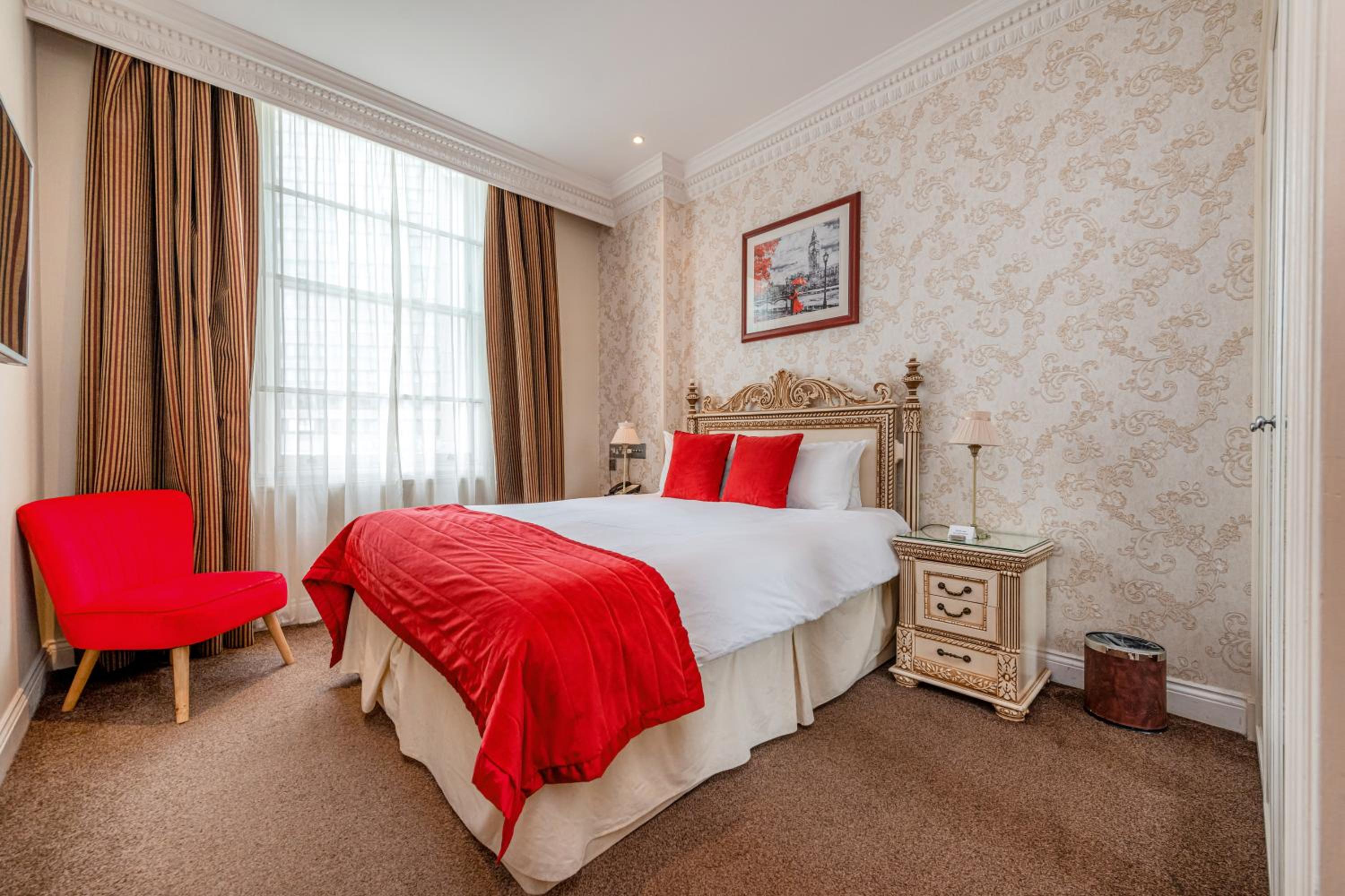 Queen Double Room - Lower Ground photo 3