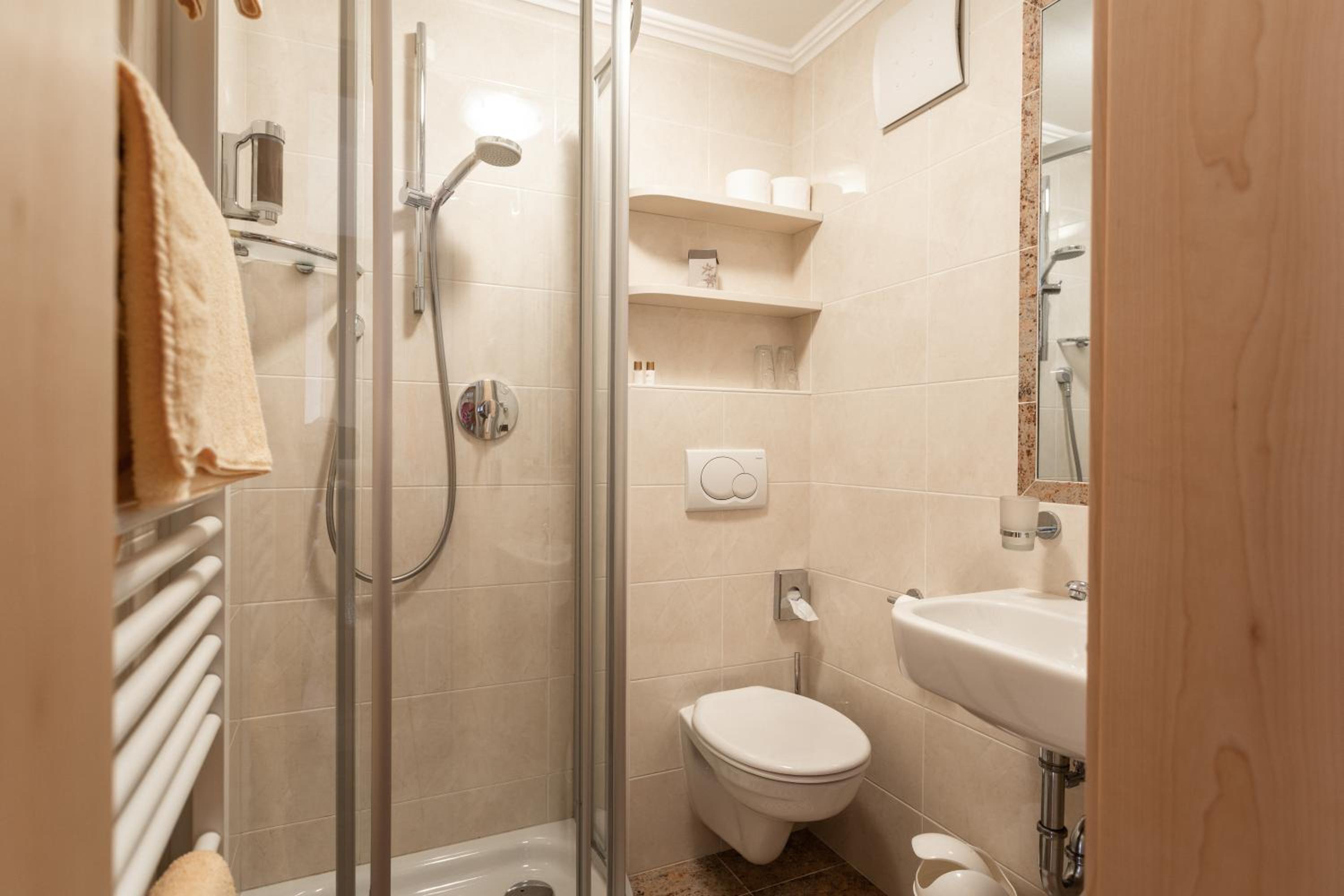Budget Double Room photo 2