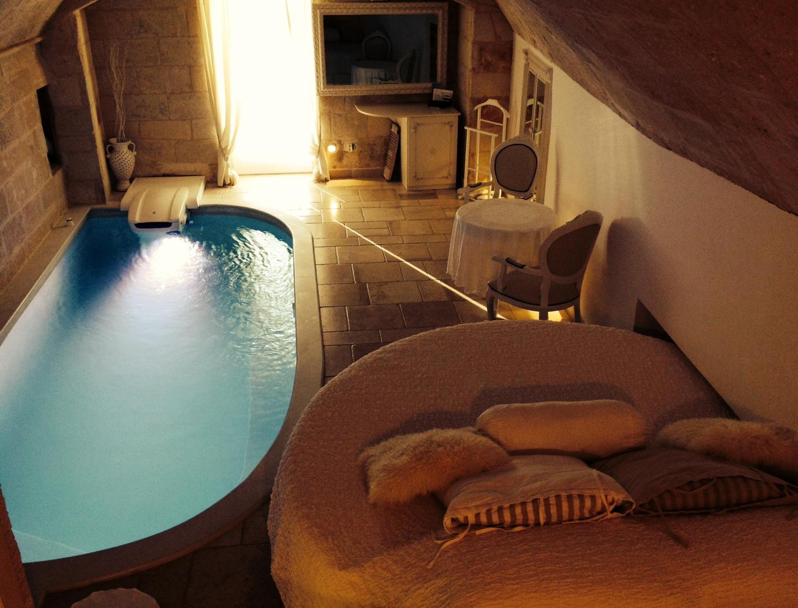 Luxury Suite with Private Pool and Sea View - Photo 3