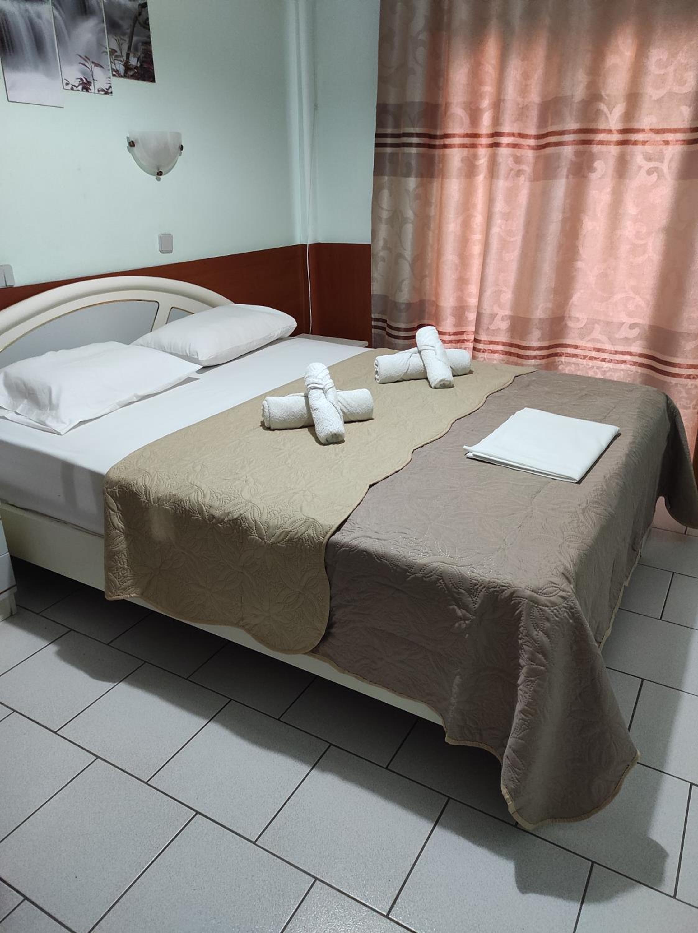 Double or Twin Room - Photo 8