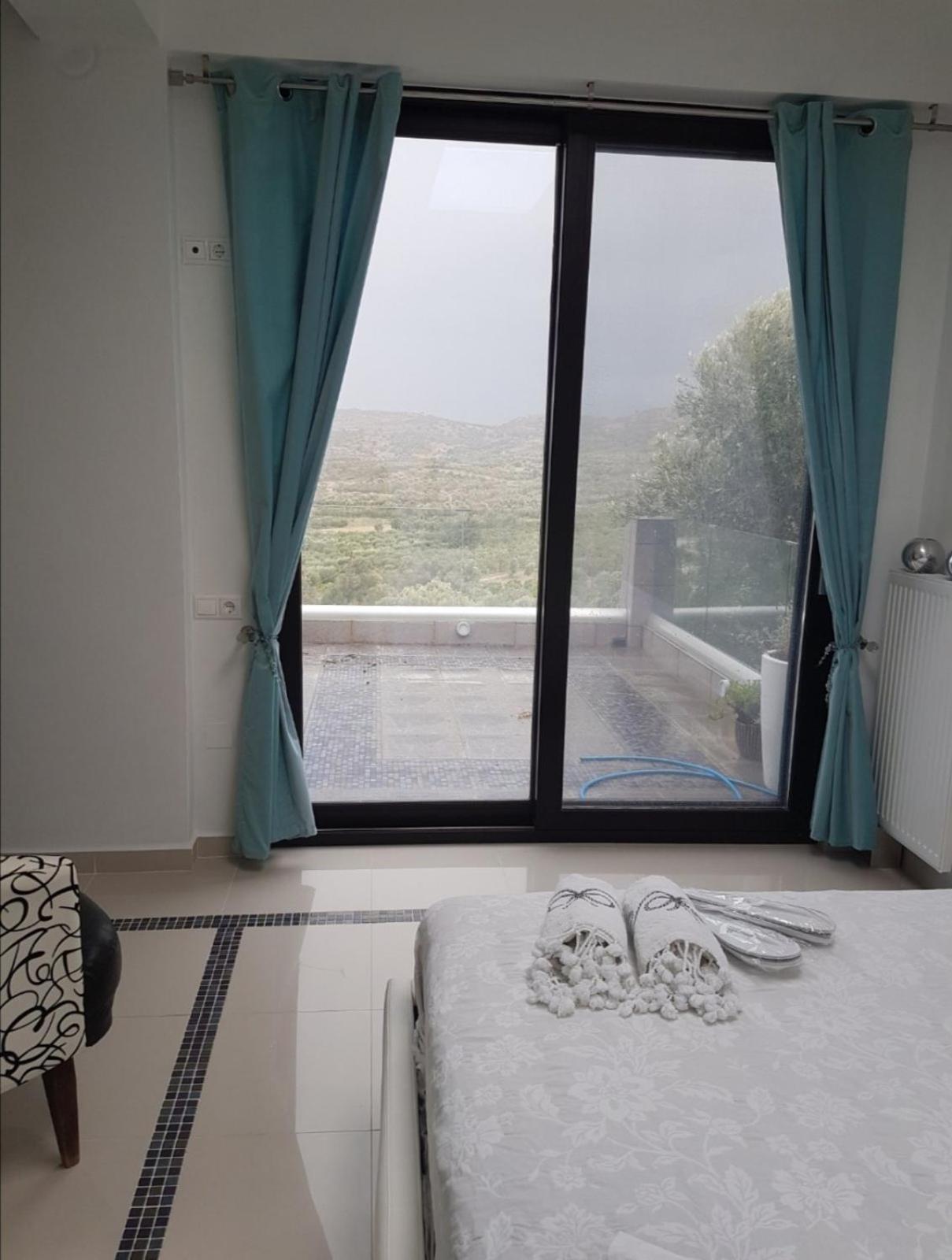 Three-Bedroom Villa photo 3
