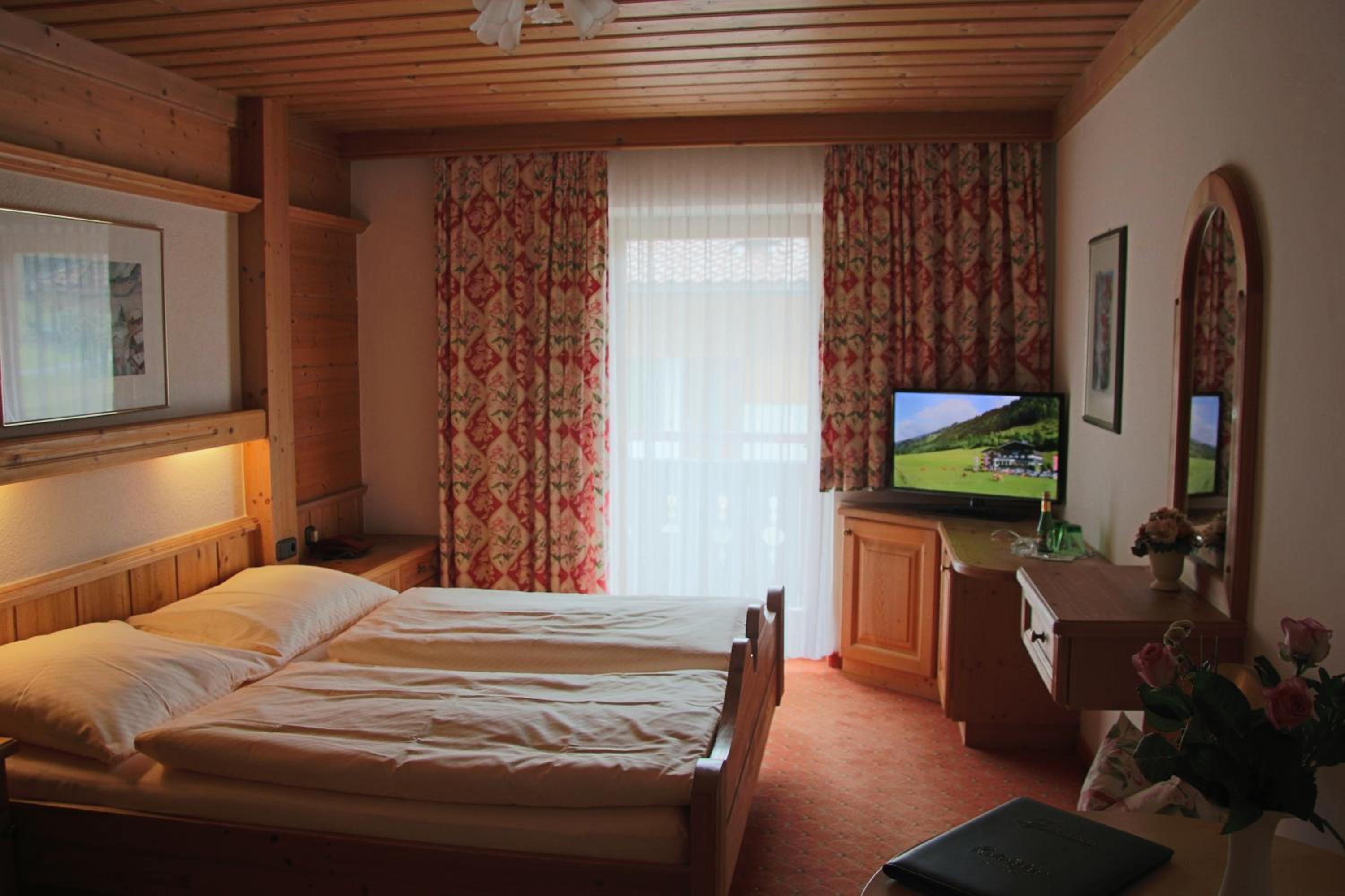 Standard Double Room with Balcony - Photo 3