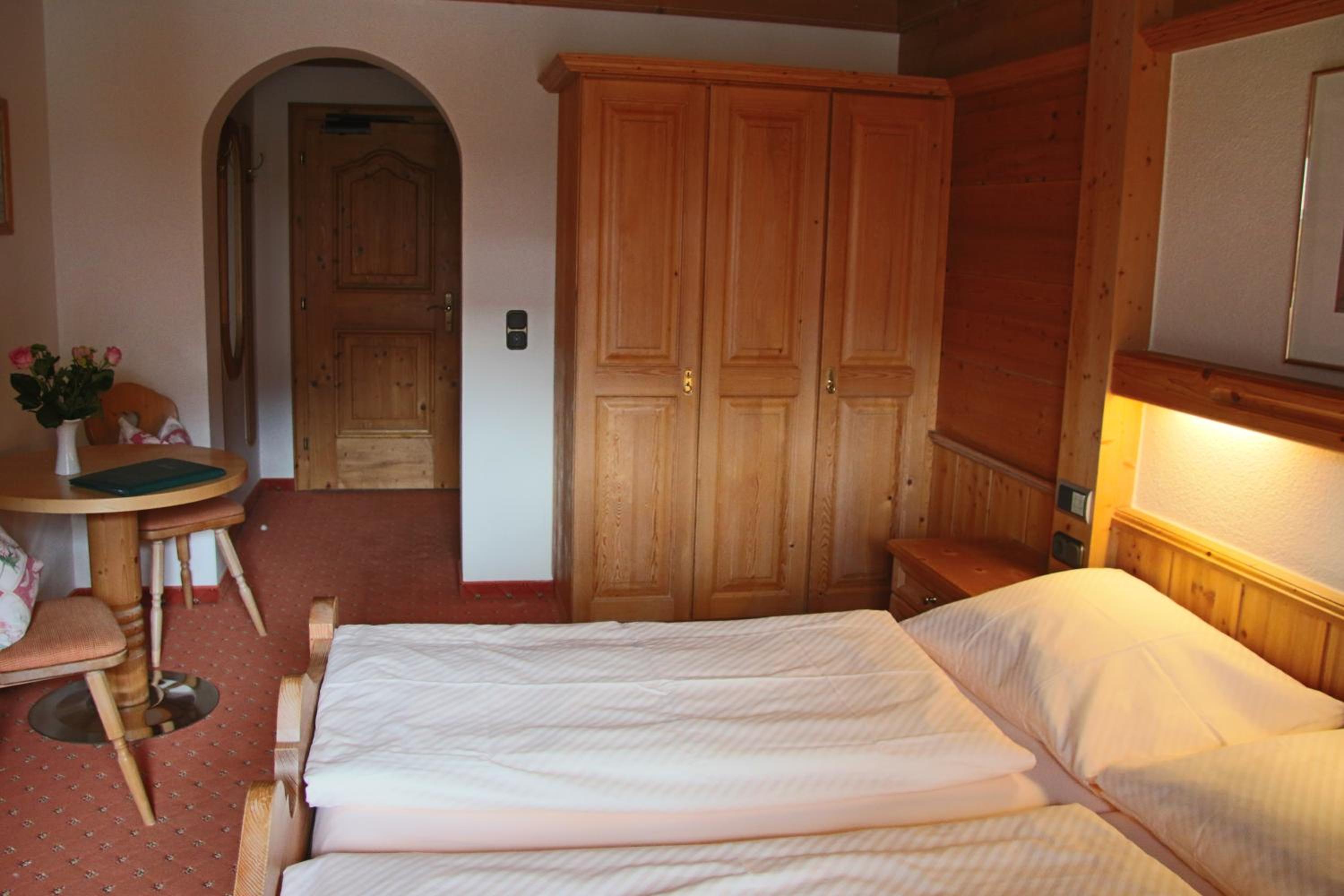 Standard Double Room with Balcony - Photo 4