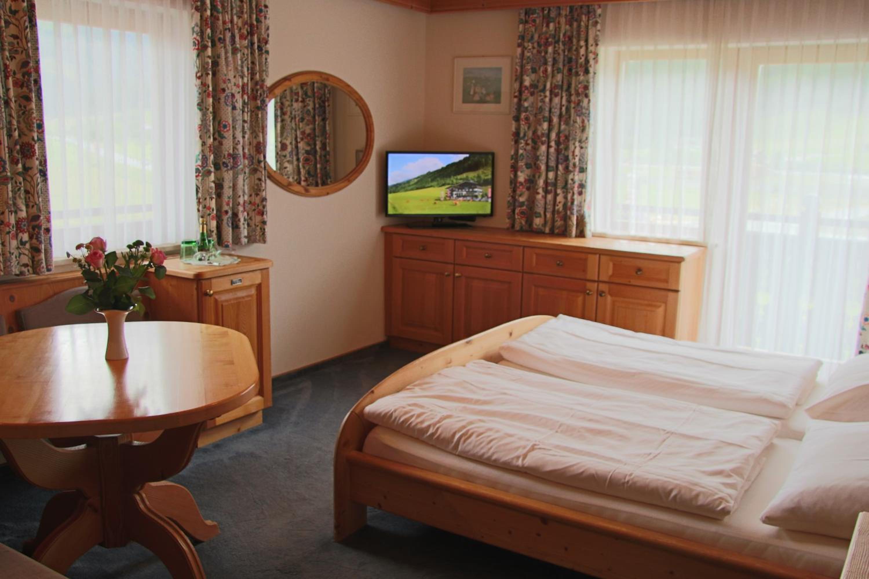 Family Room (2 Adults + 2 Children) - Photo 6
