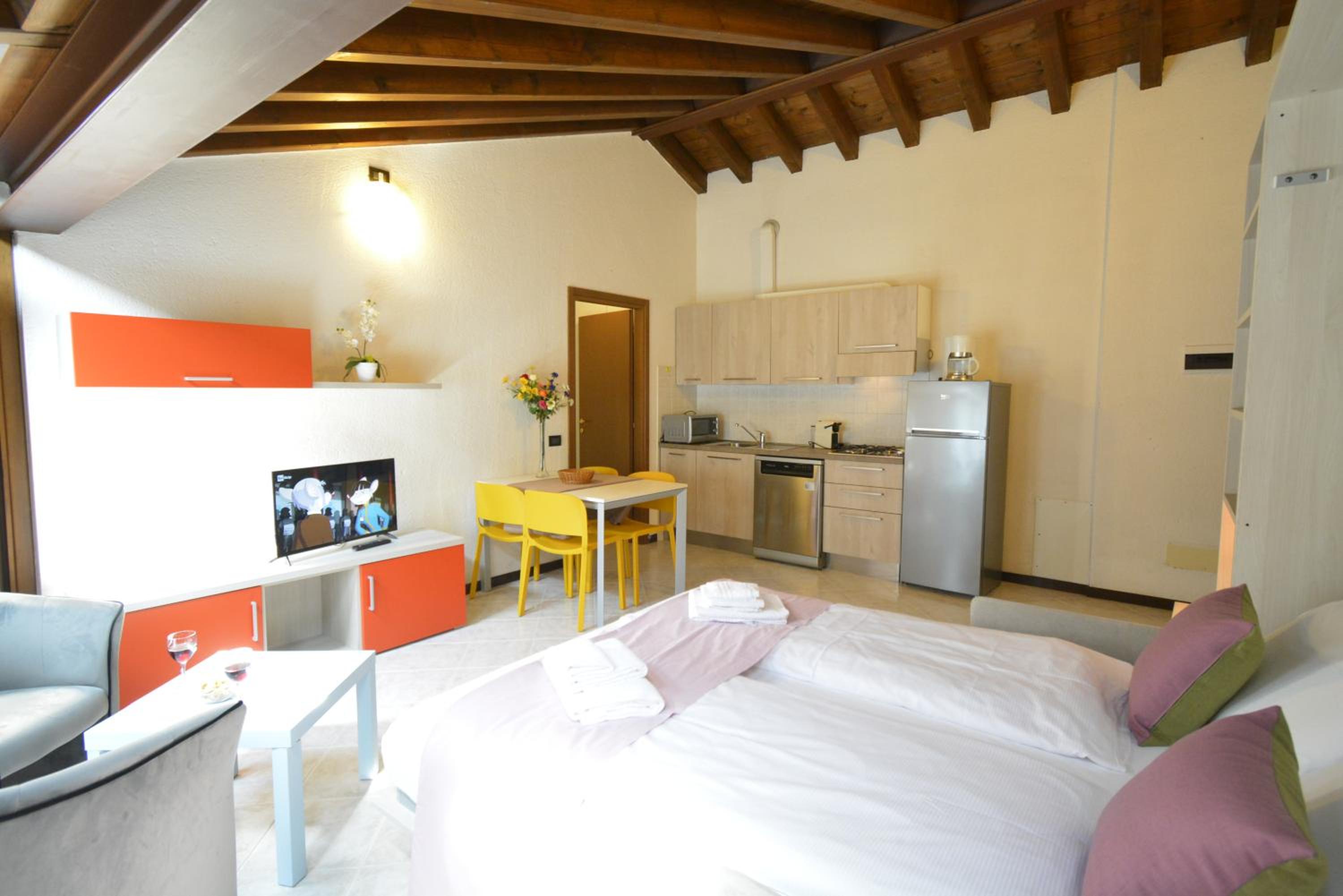 Studio Apartment photo 1