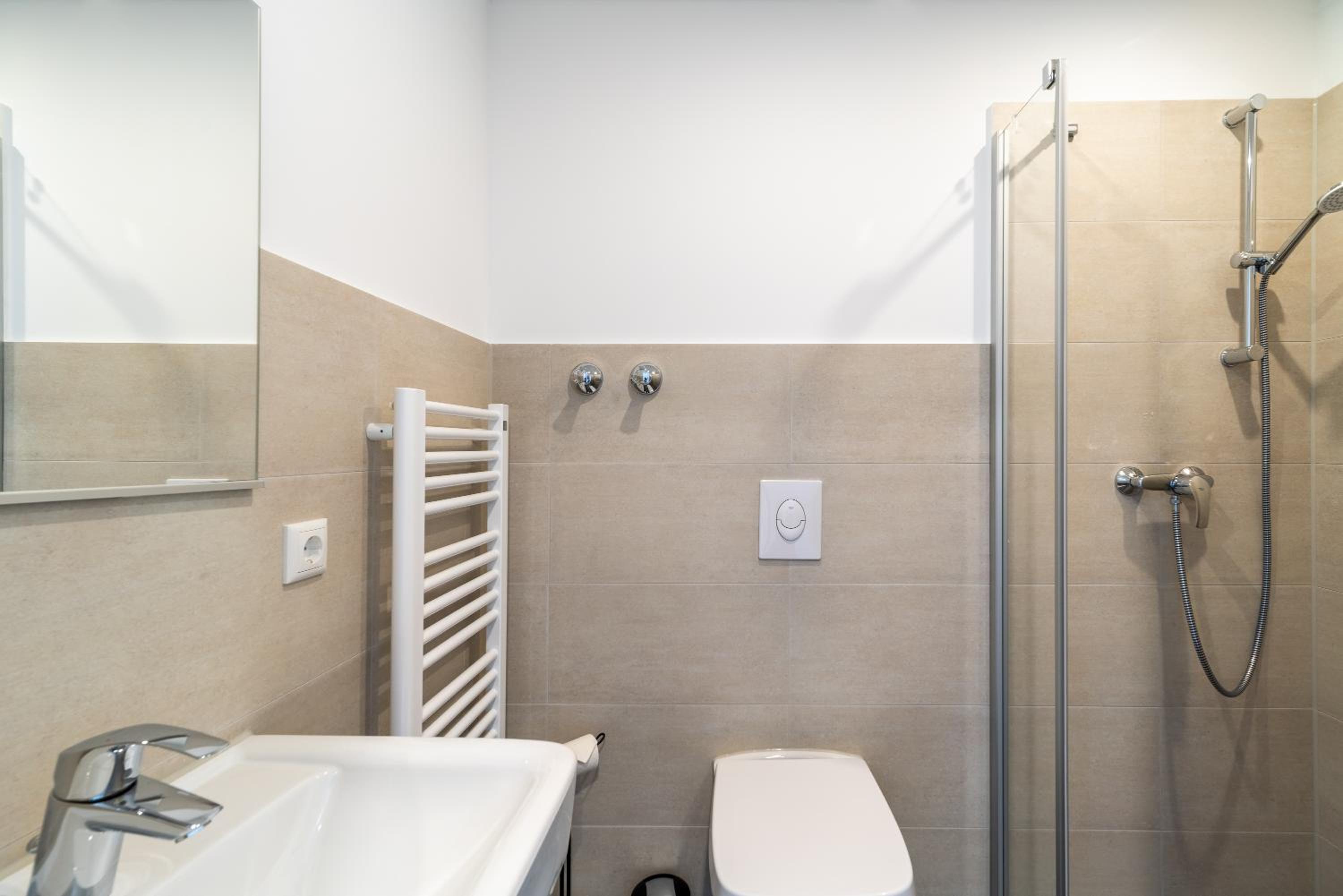Twin Room With Private Bathroom photo 2