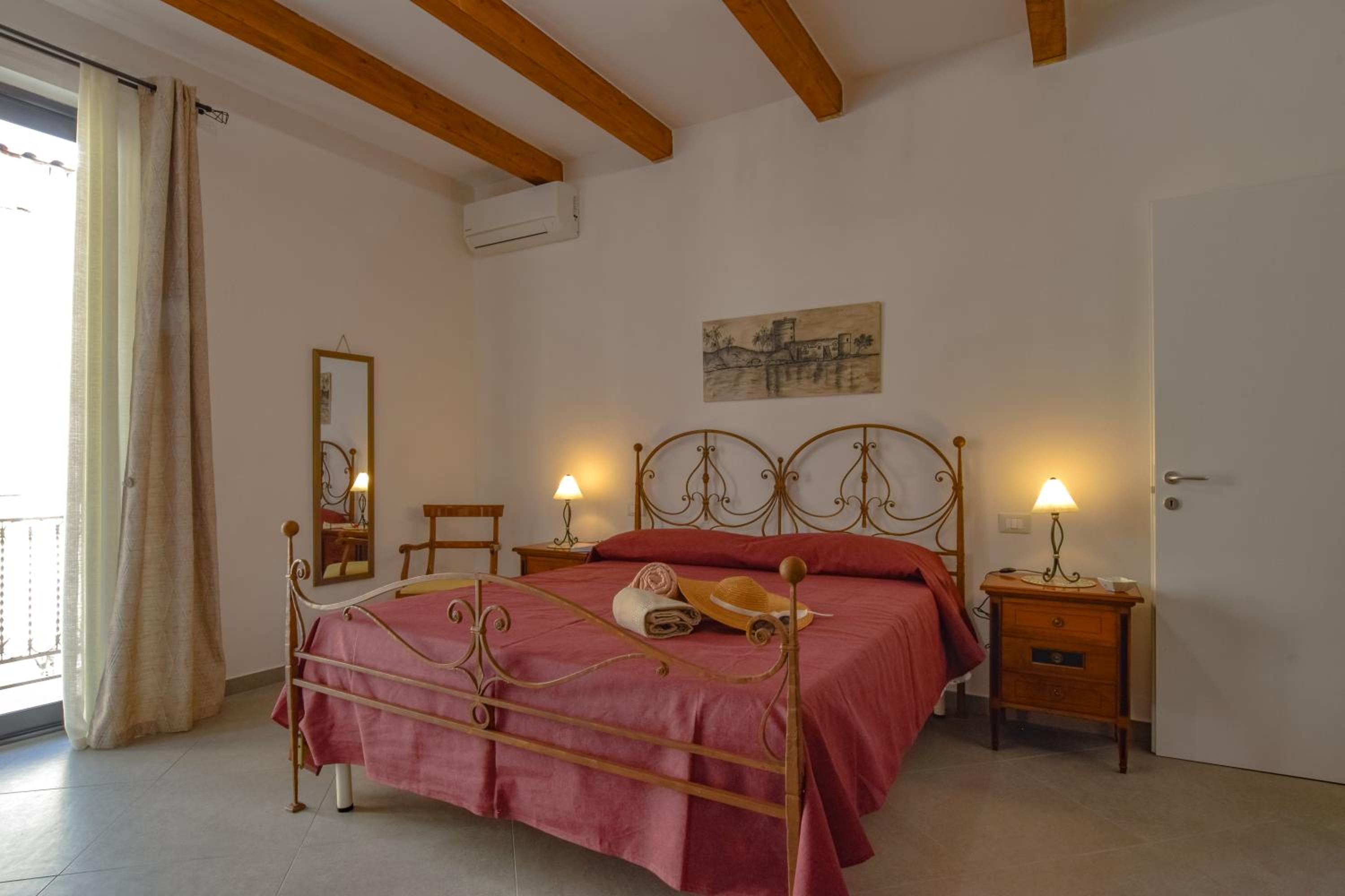Double Room with Balcony (2 Adults + 1 Child) photo 3