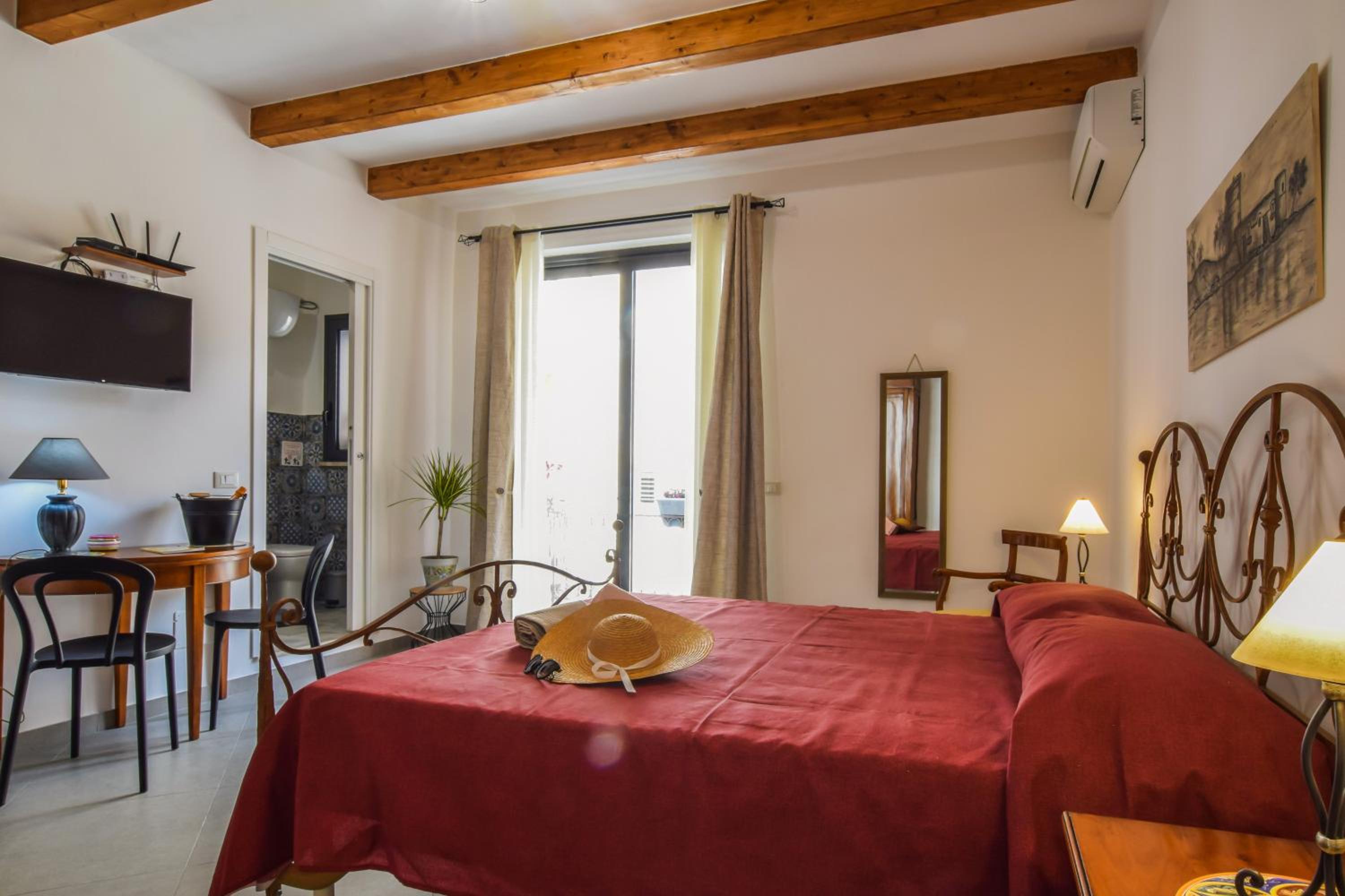 Double Room with Balcony (2 Adults + 1 Child) photo 1