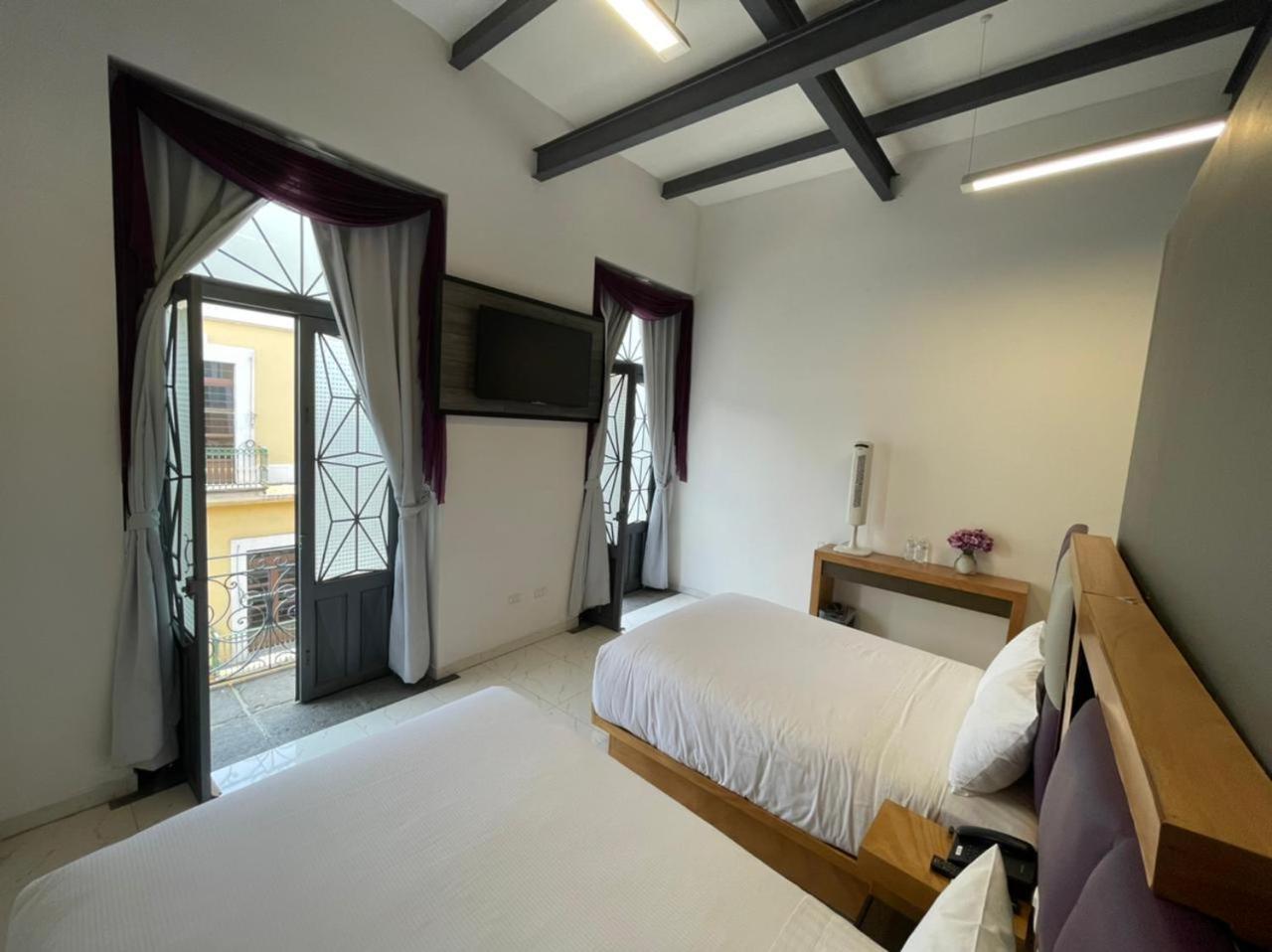 Deluxe Double Room with Two Double Beds - Photo 3