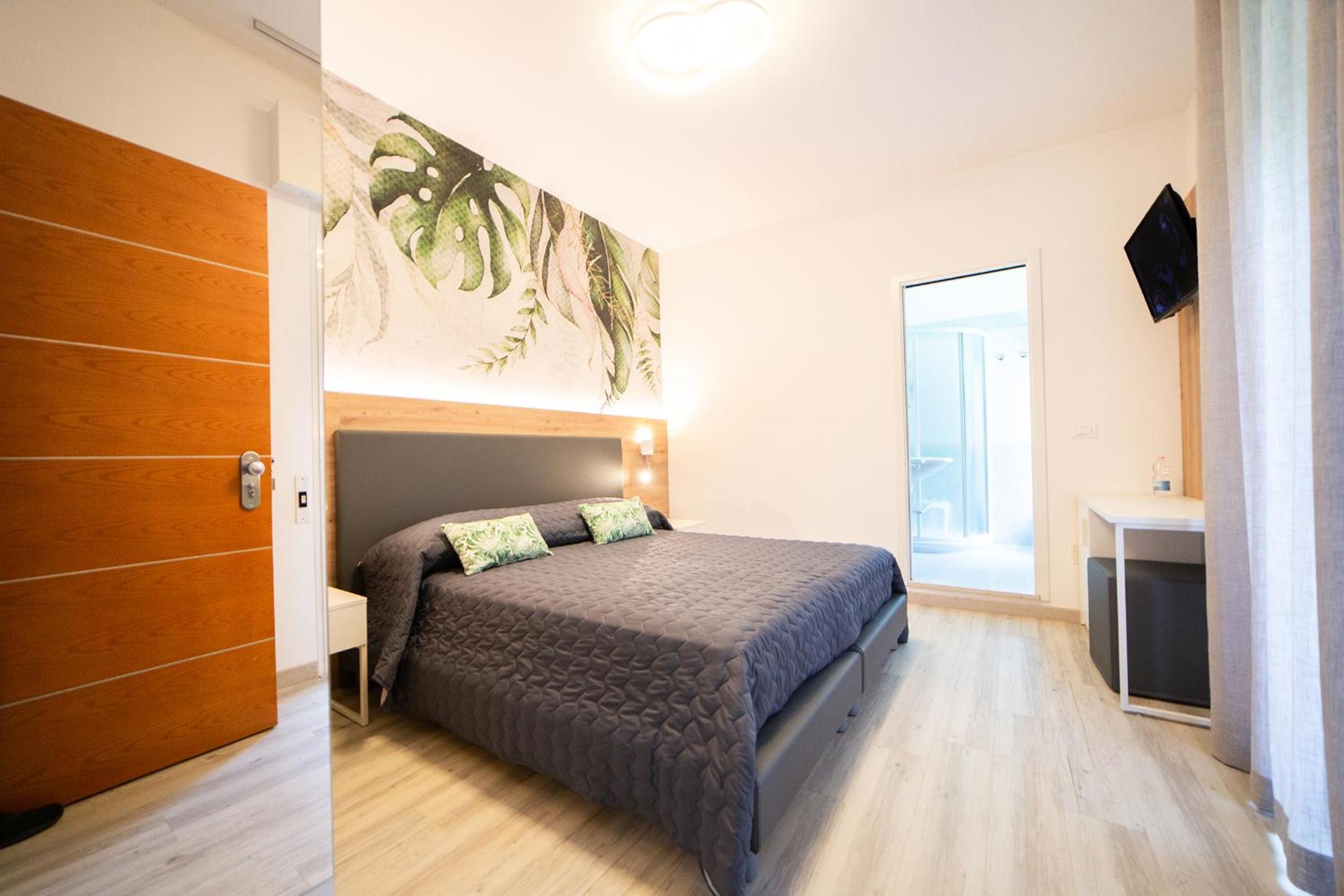 Deluxe Double Room with Balcony - Photo 2