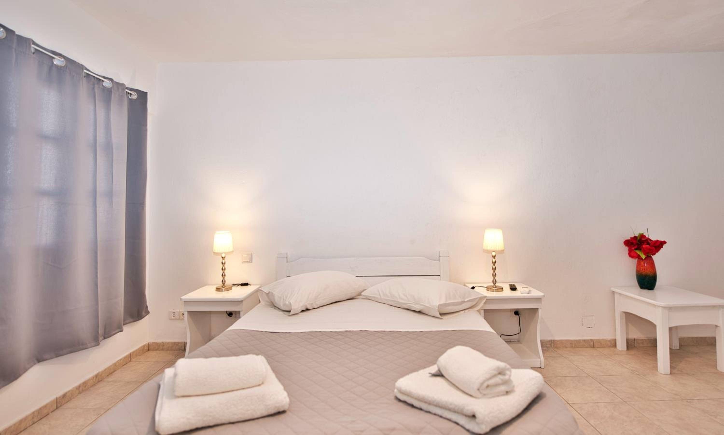 Double Room with Pool View - Photo 6