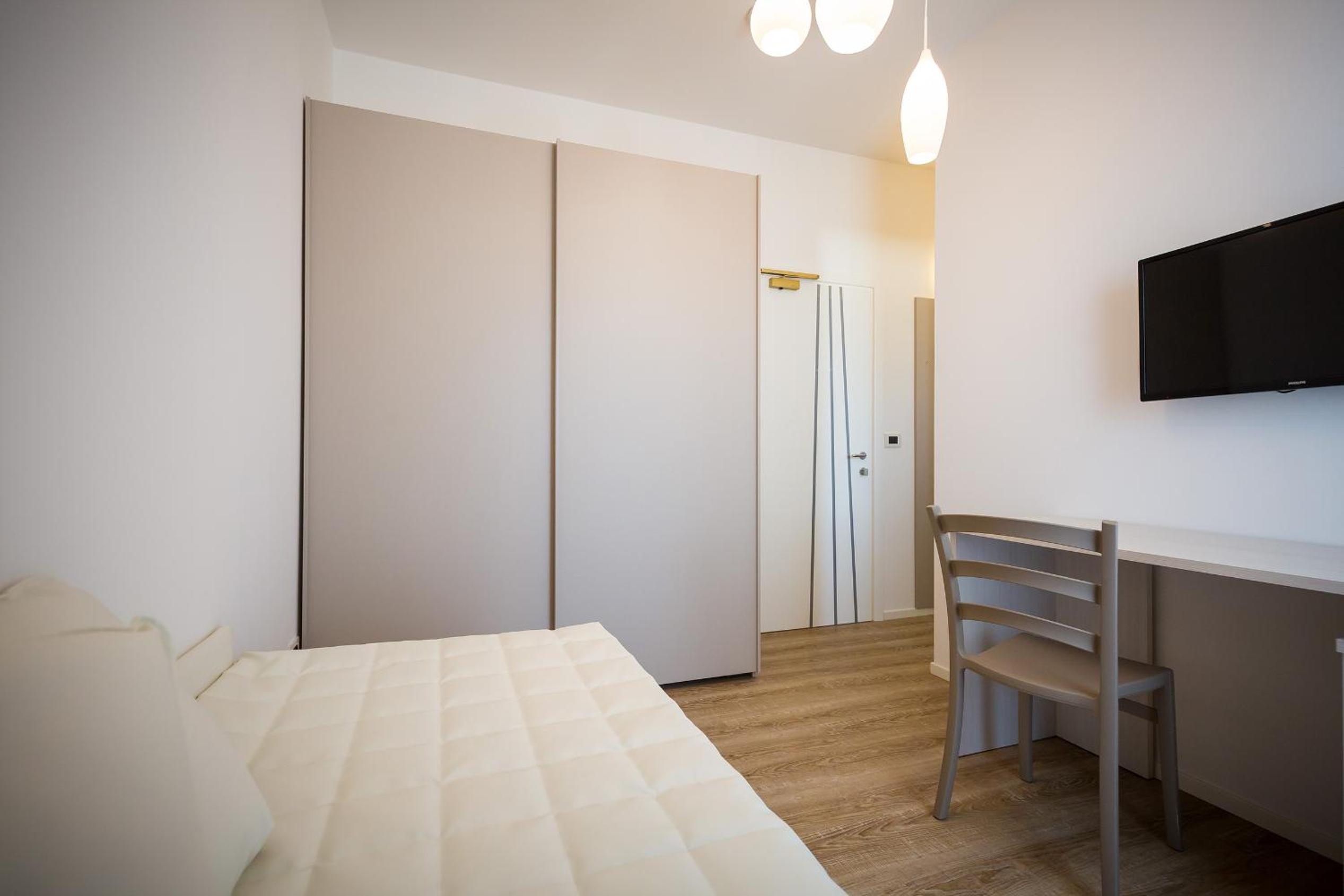 Junior Suite with Partial Sea View - Photo 7