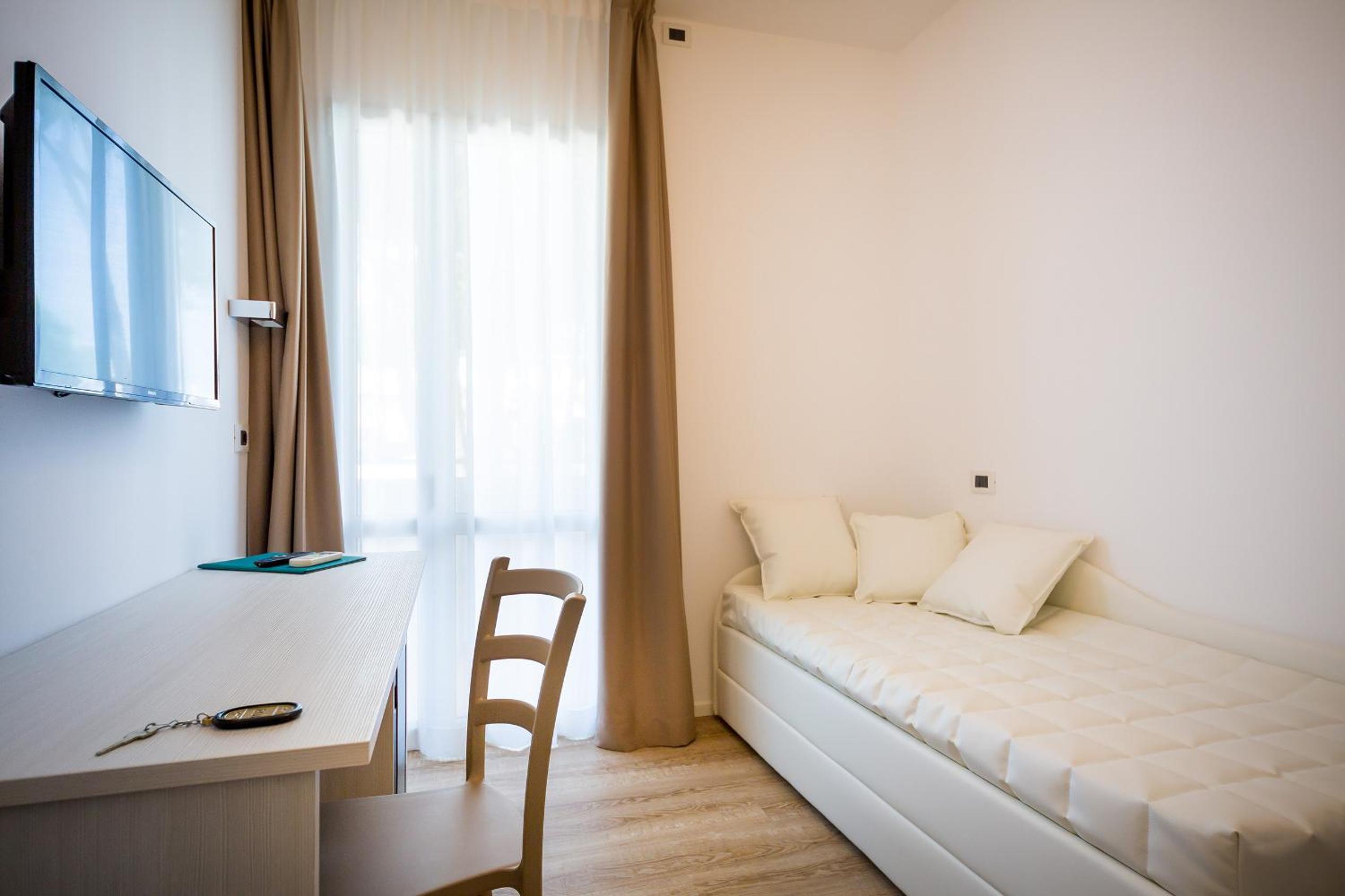 Junior Suite with Partial Sea View - Photo 6