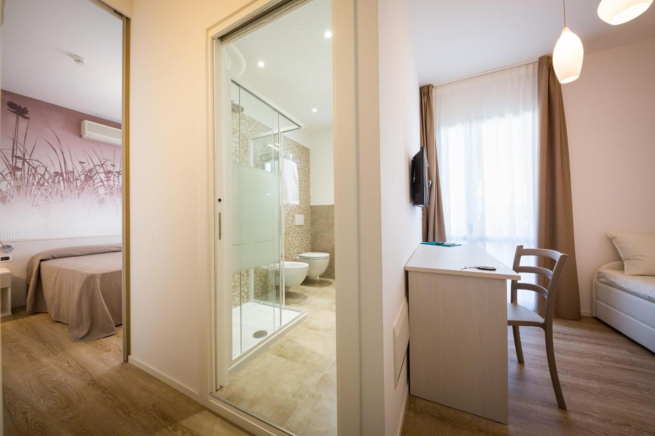 Junior Suite with Partial Sea View - Photo 9