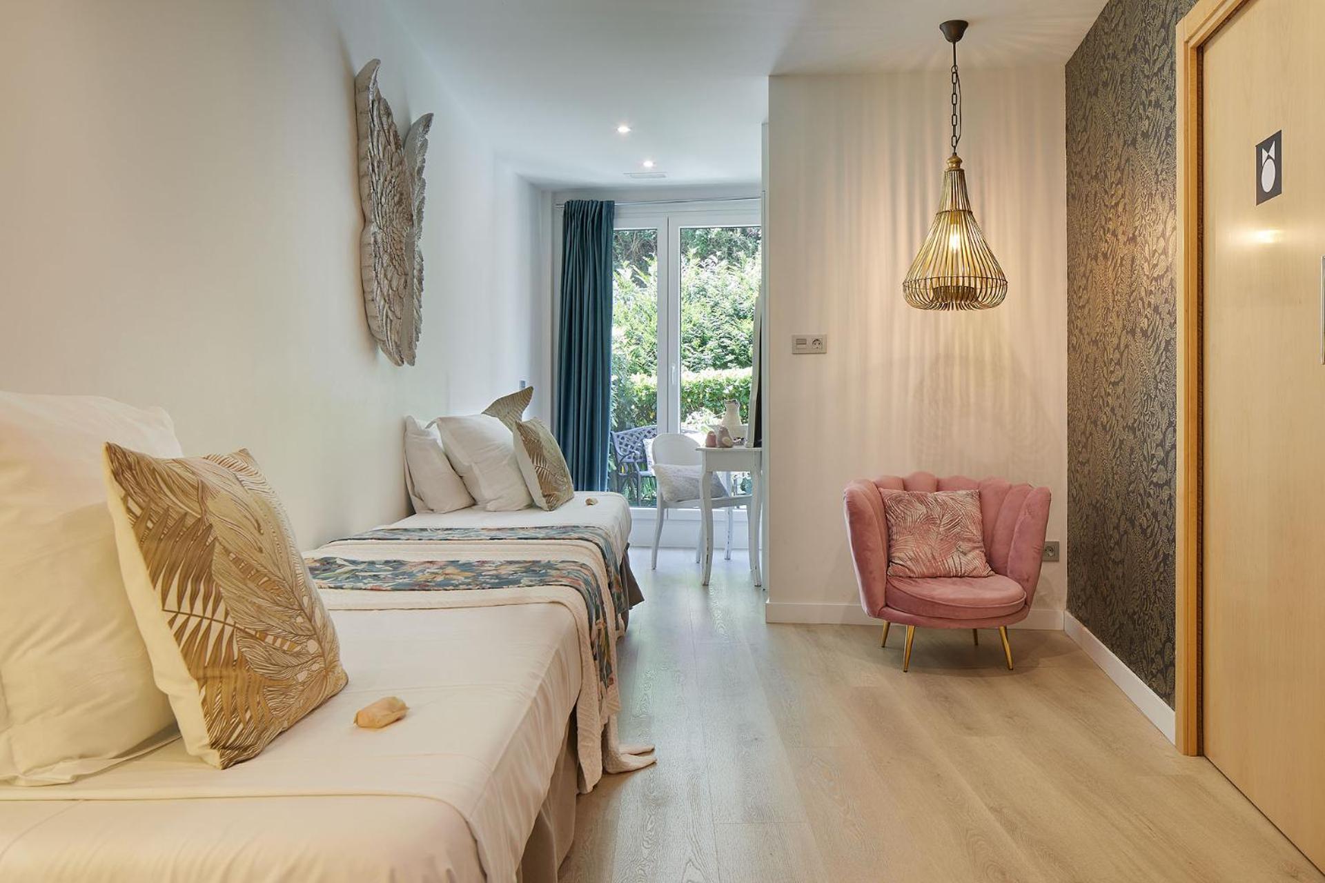 Quadruple Room - Photo 12