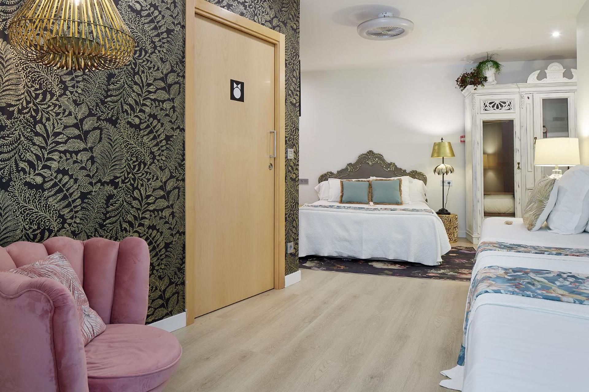 Quadruple Room - Photo 7