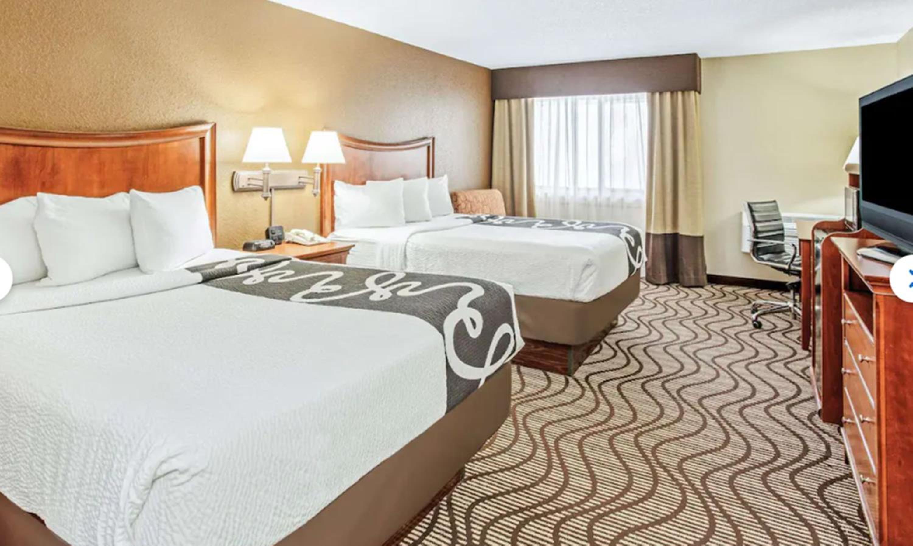 Single Room With Double Beds - Photo 8