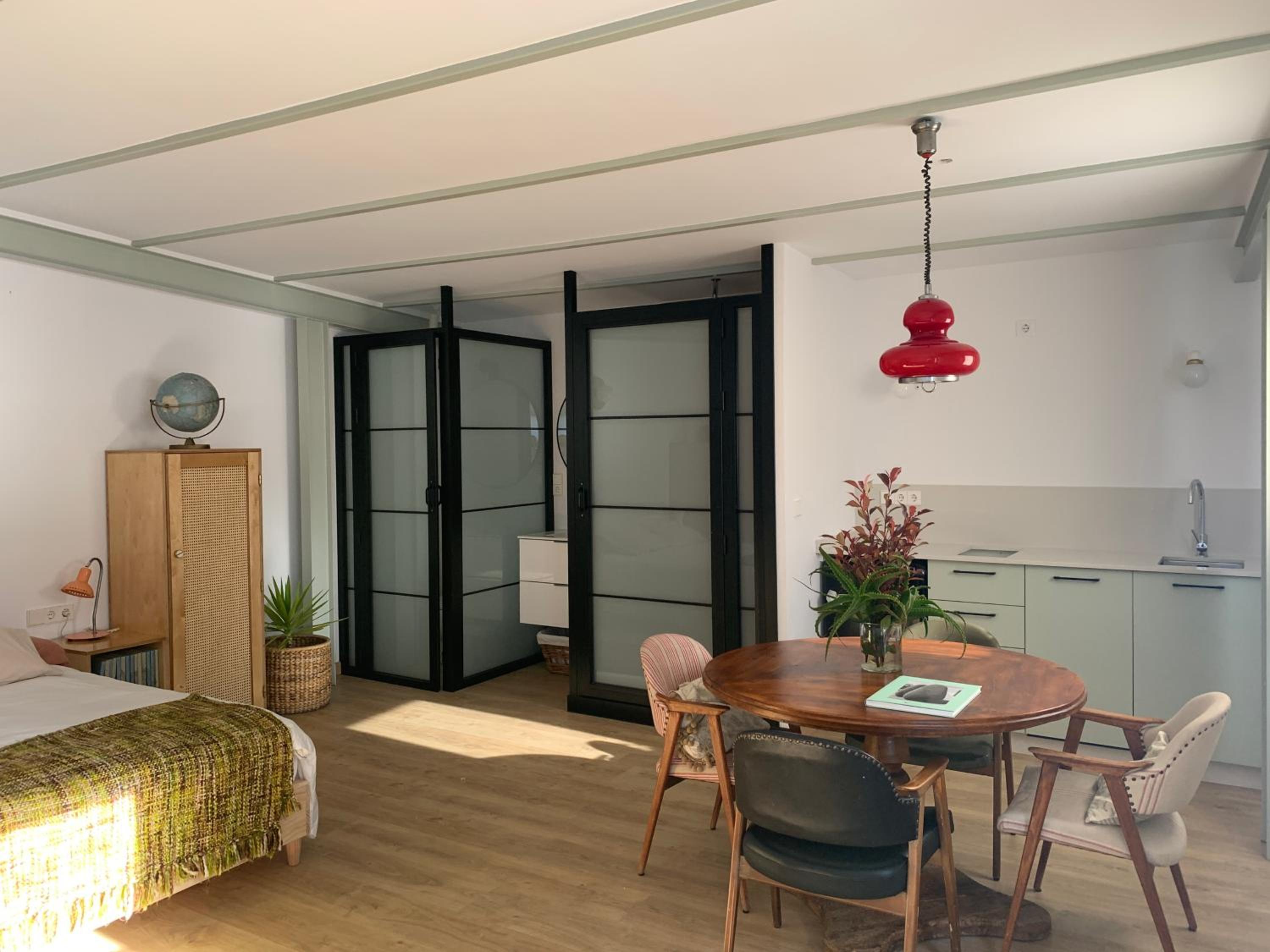 Deluxe Apartment - Photo 2