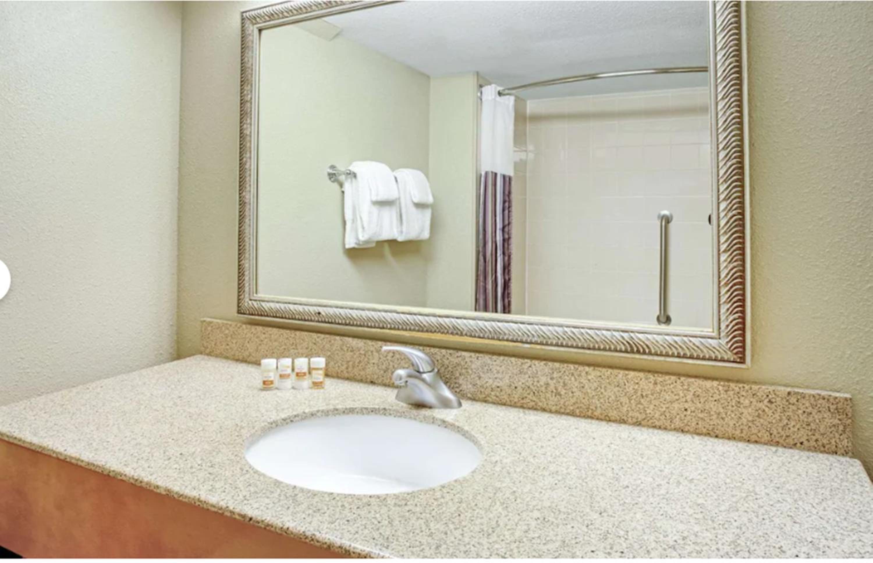 Executive King Room - Photo 7