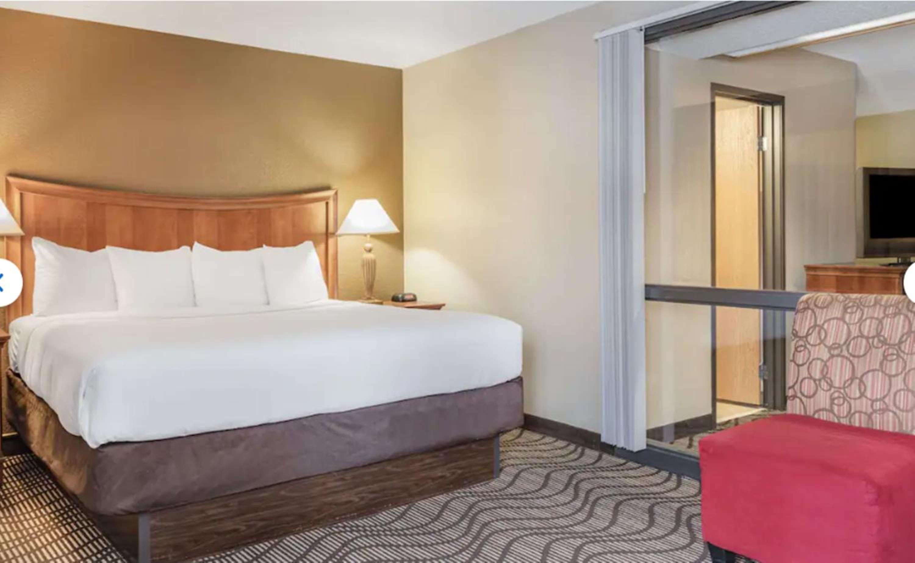 King Suite - Photo 6
