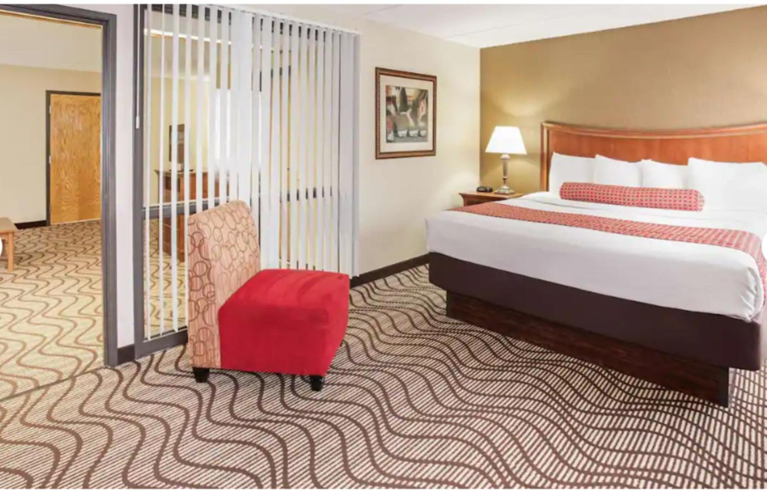 King Suite - Photo 7