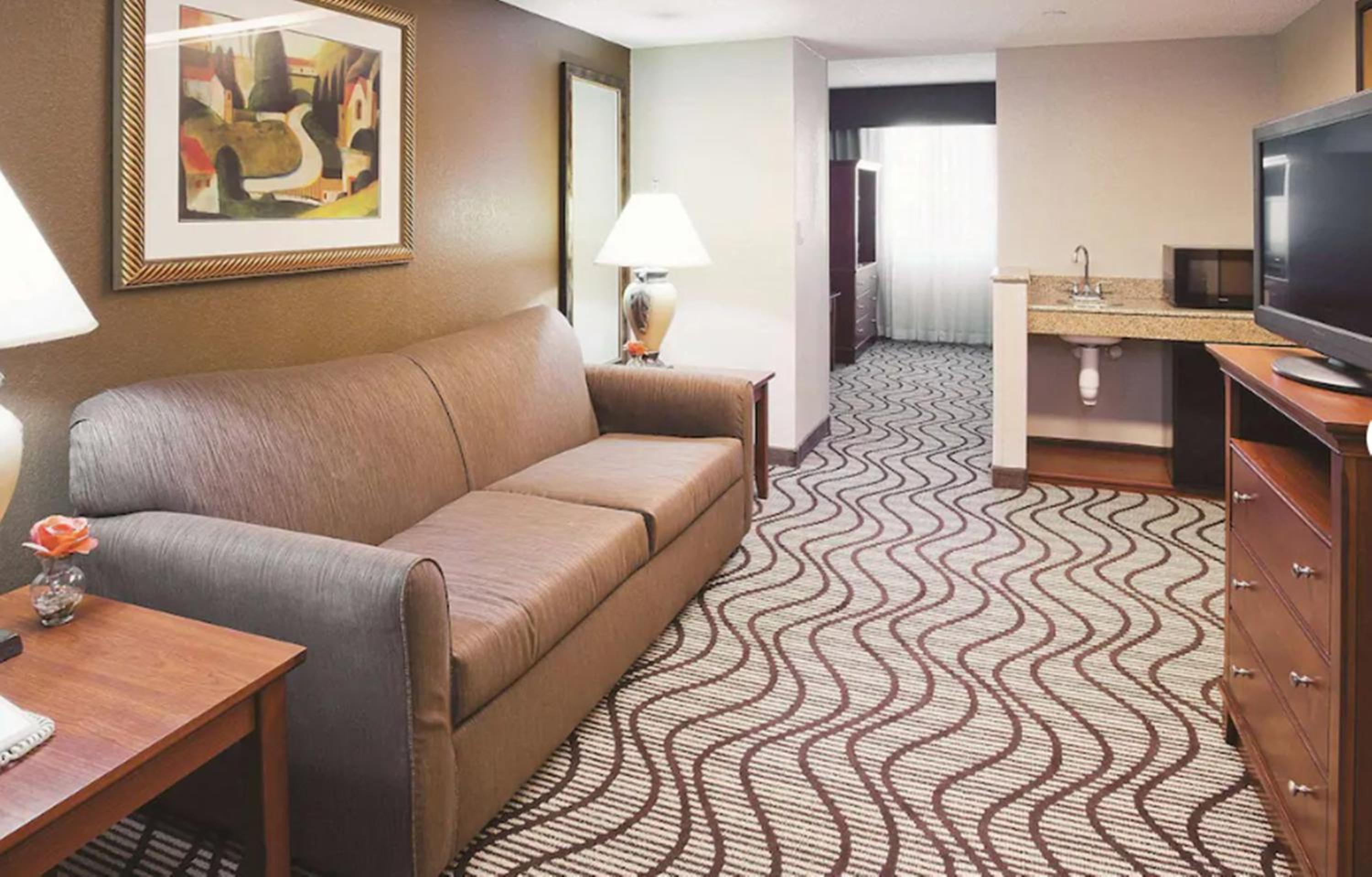 King Suite - Photo 2