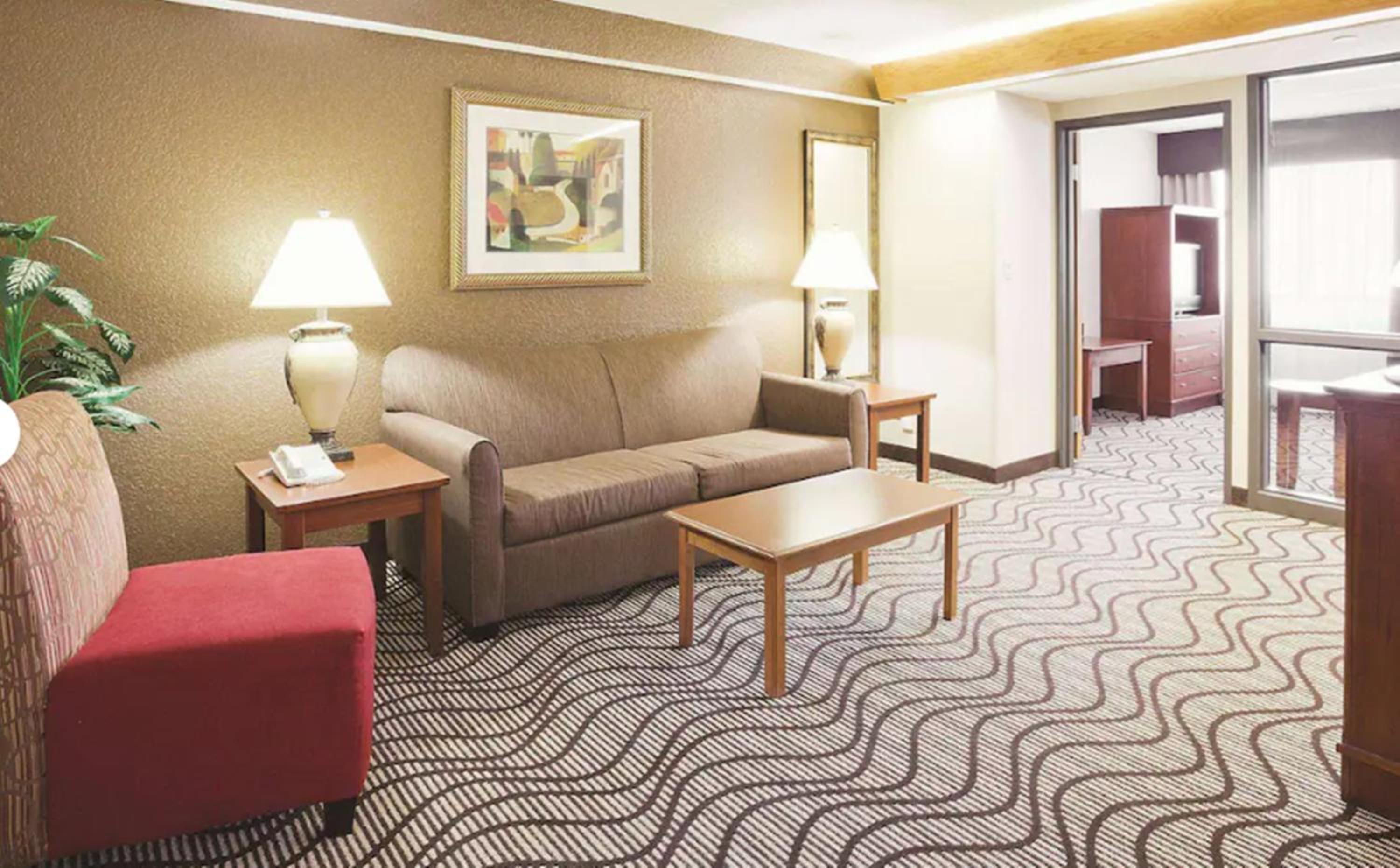 King Suite - Photo 3