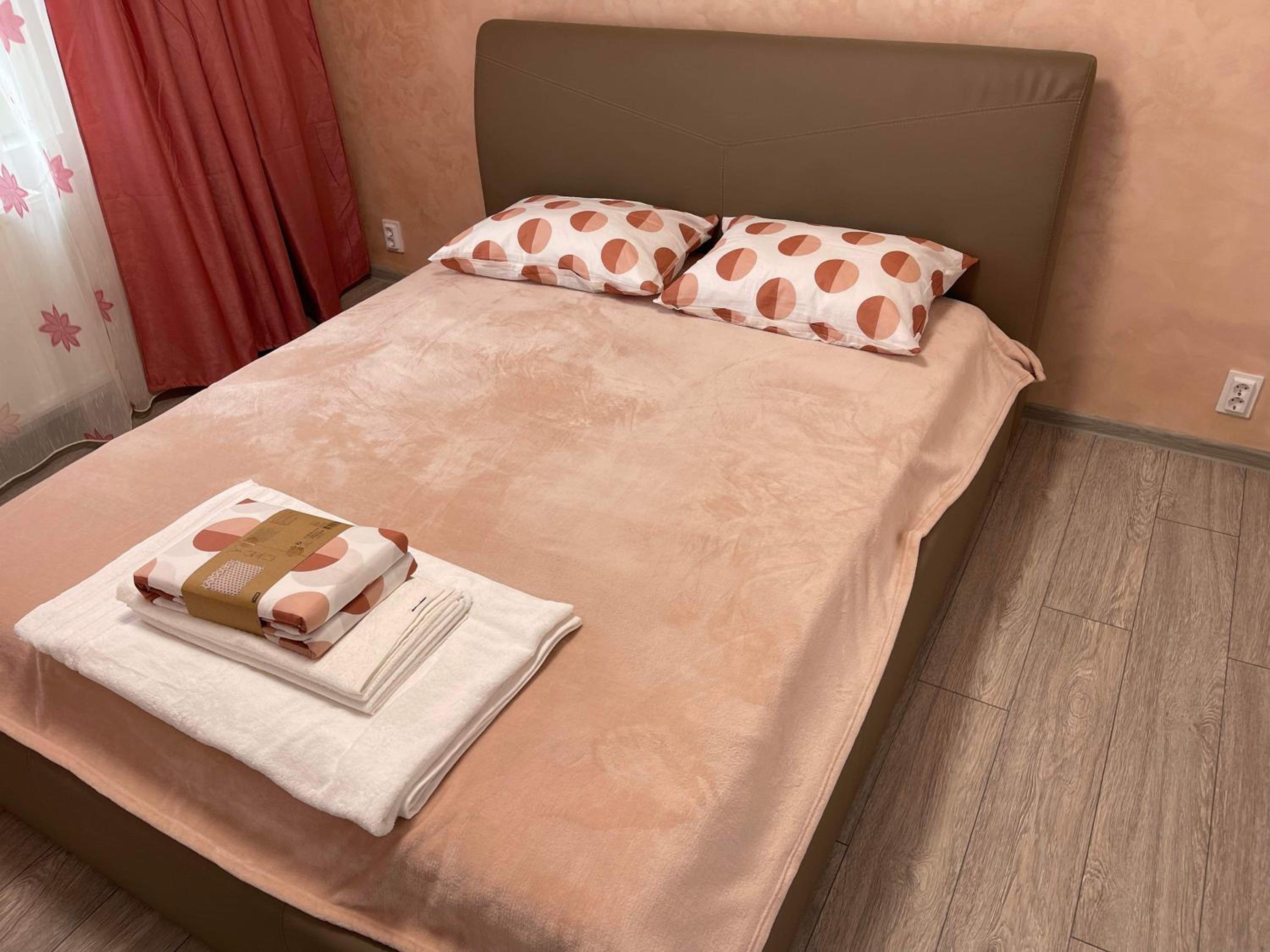 One-Bedroom Apartment - Photo 2