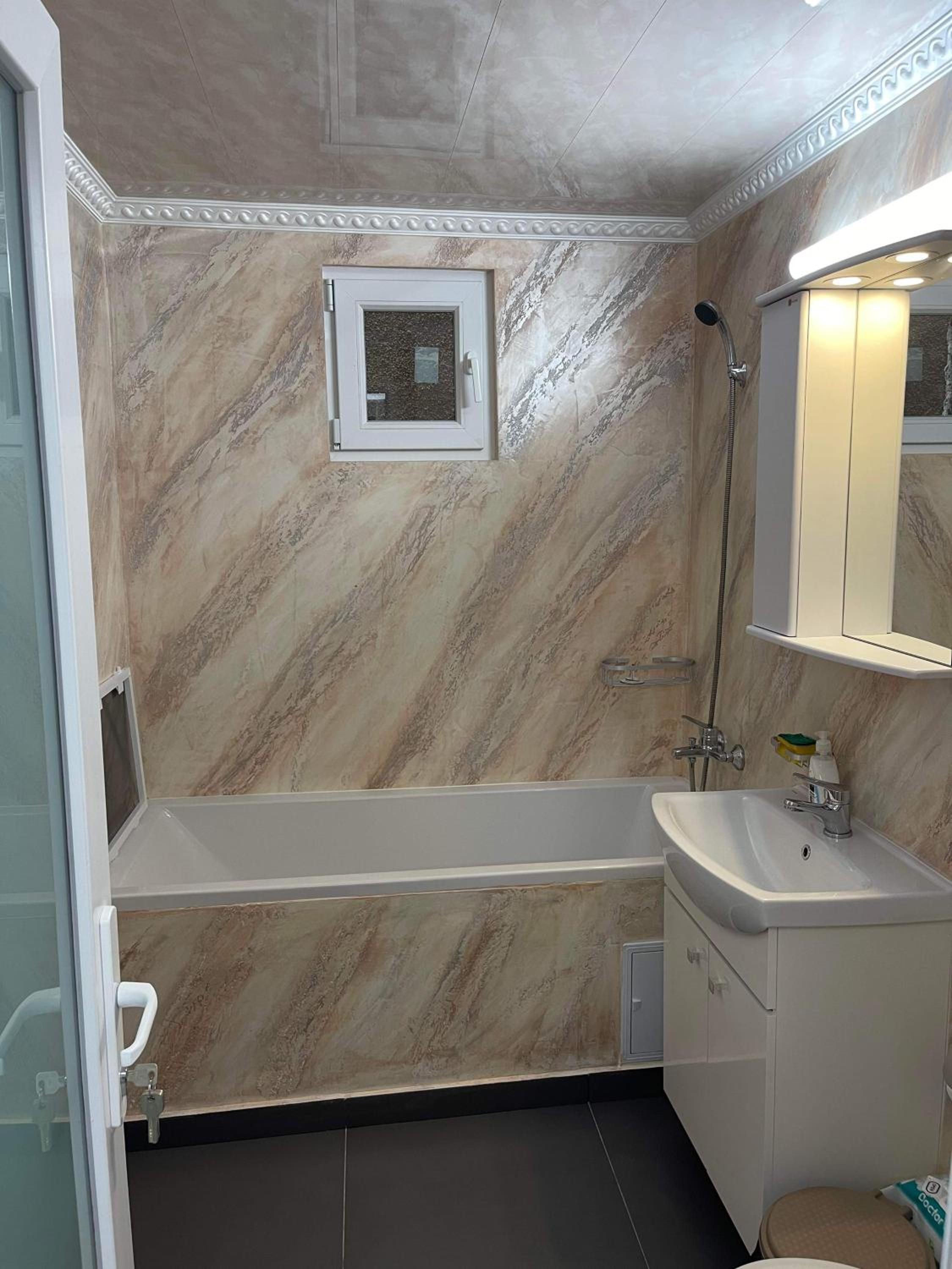 One-Bedroom Apartment - Photo 3