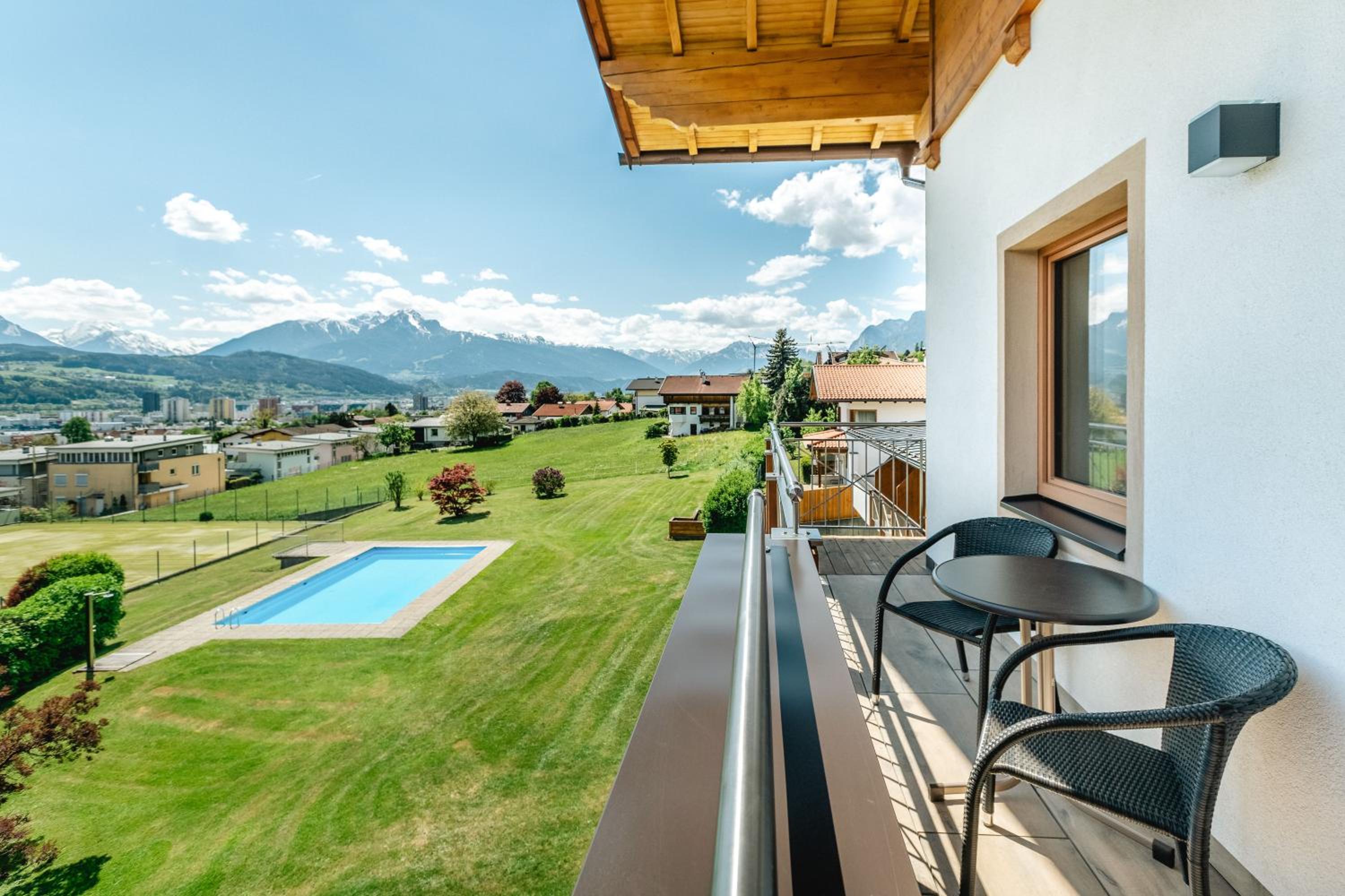 Business Double Room with Balcony photo 3