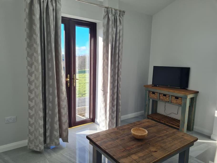 Apartment with Mountain View - Photo 3