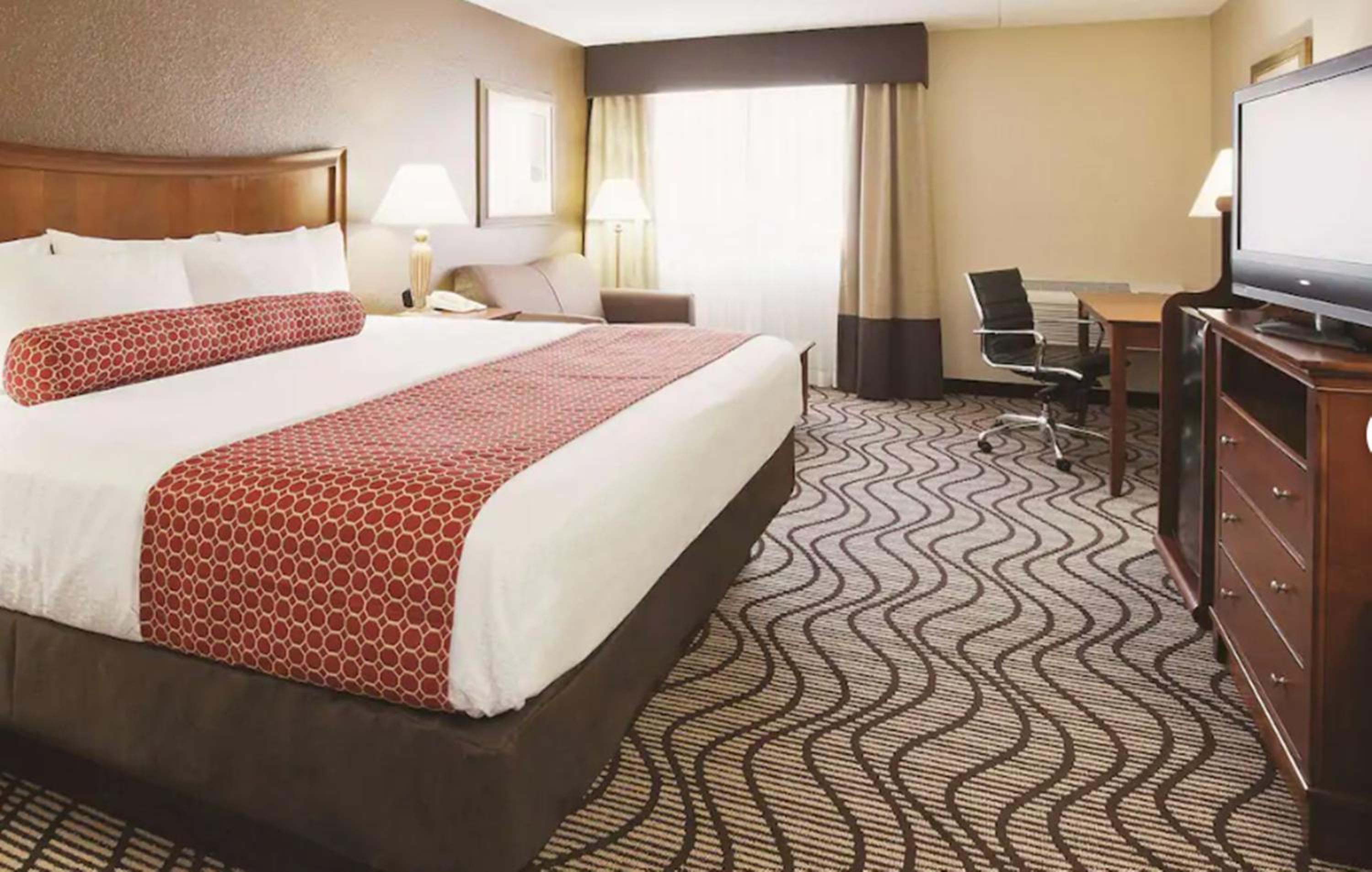 King Room with Mobility/Hearing Impaired Access - Non-Smoking - Photo 2
