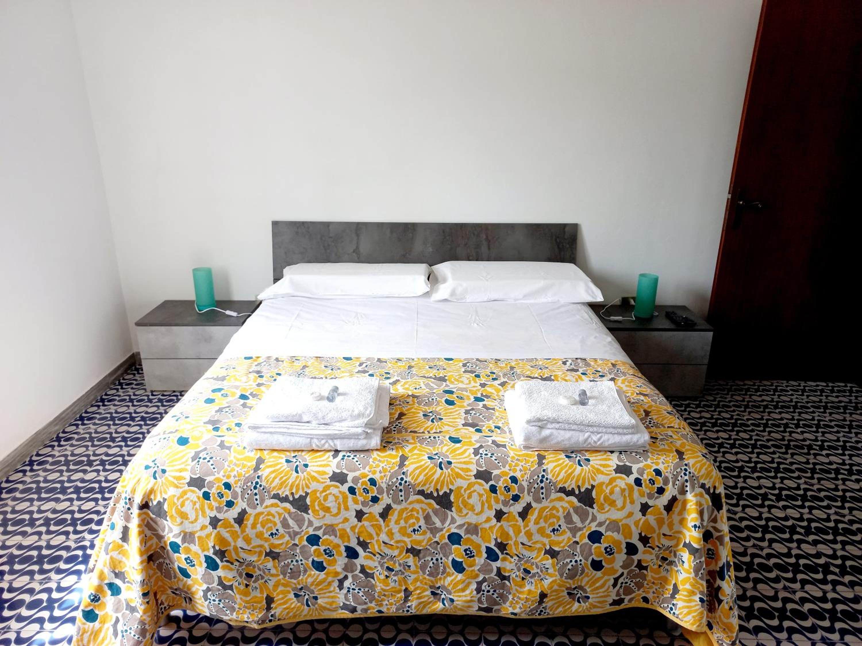 Standard Double Room with Shared Bathroom photo 3