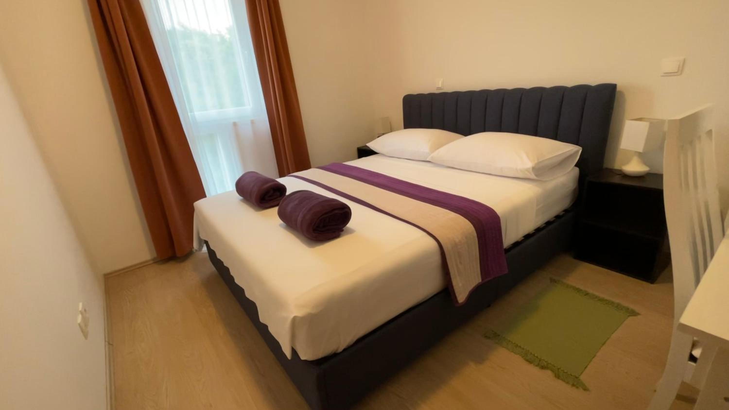 Two-Bedroom Apartment with Balcony and Sea View - Photo 9