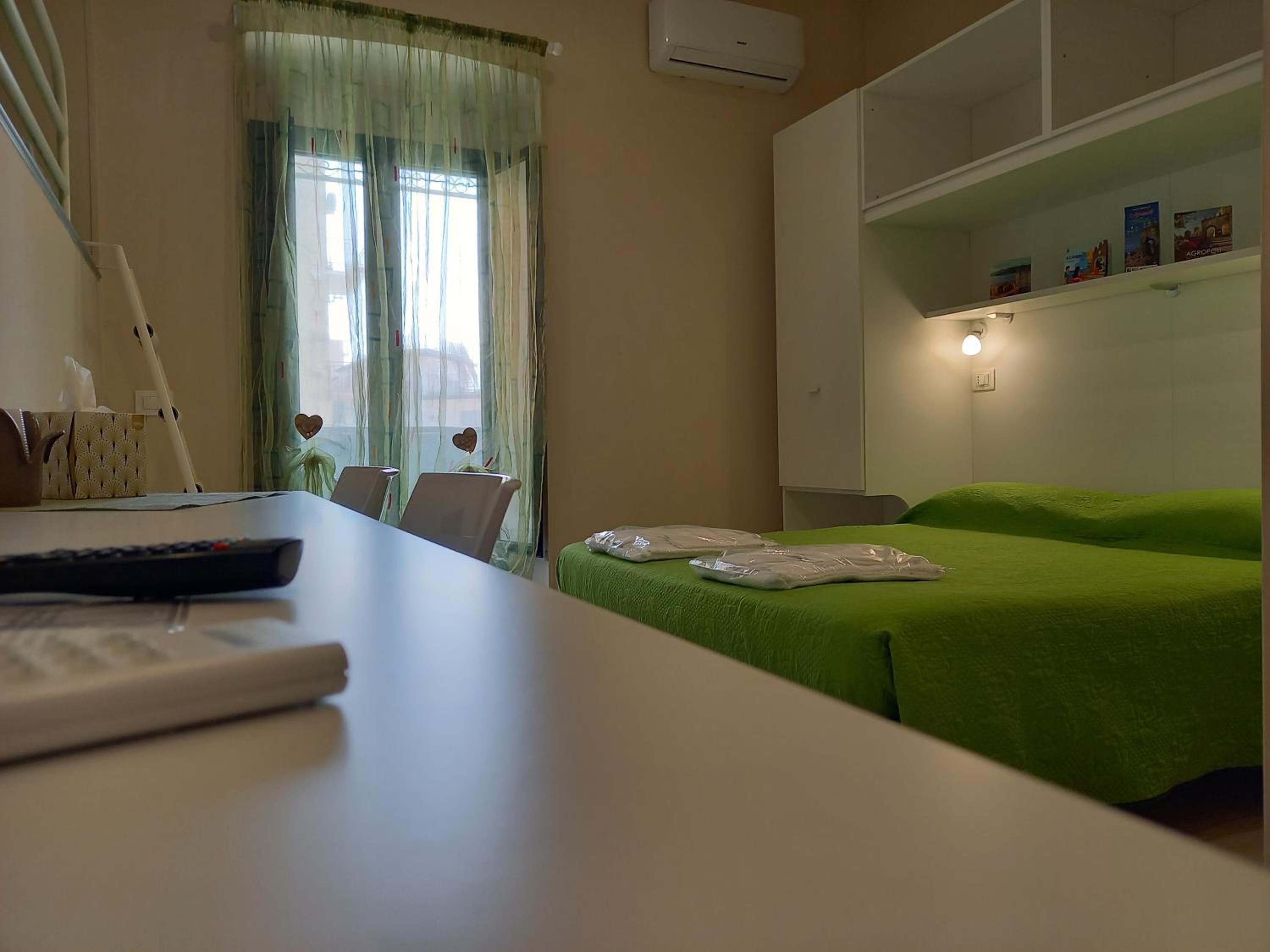 Standard Double Room - Photo 11