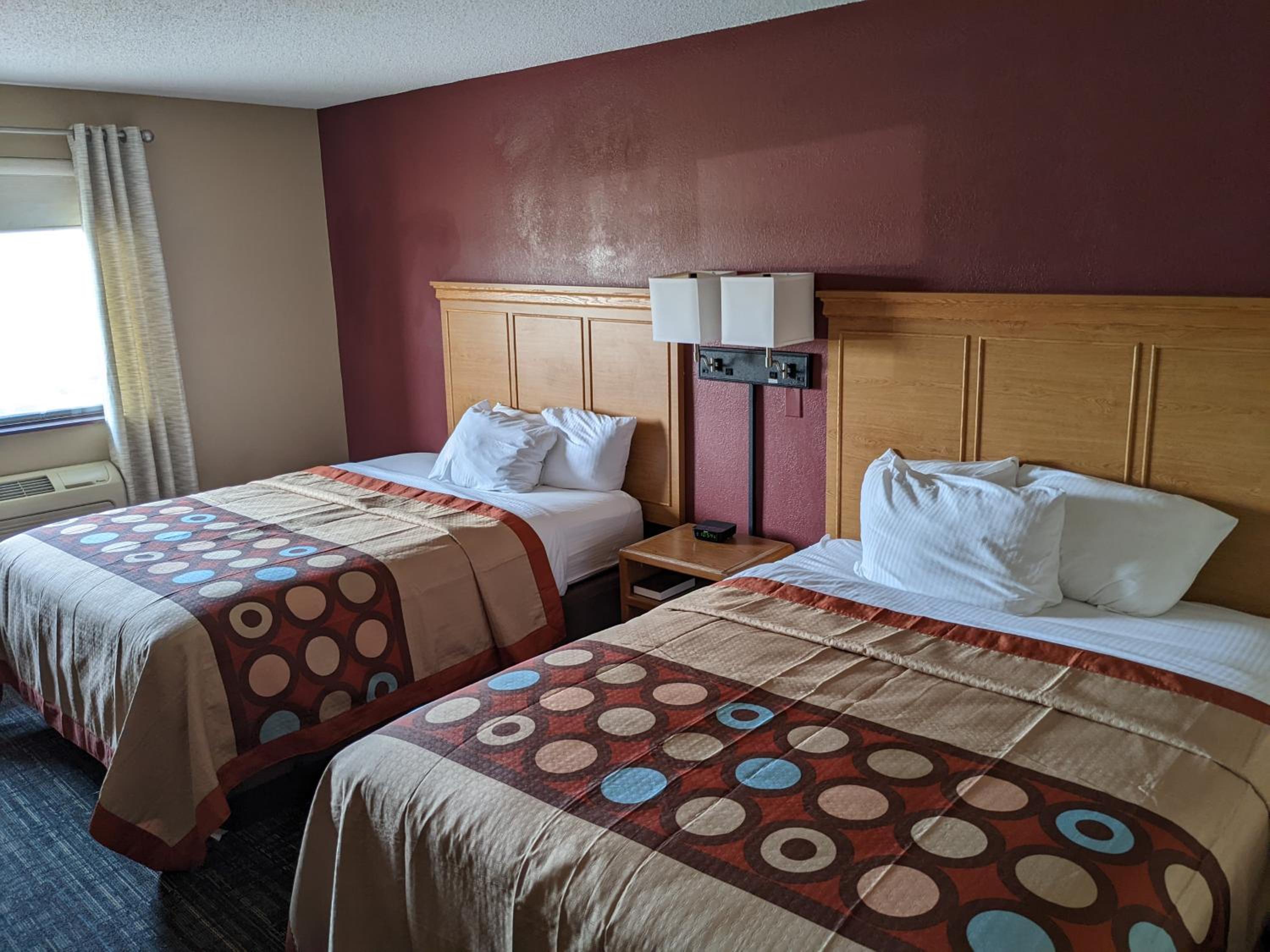 Room with 2 Queen Beds, Non-Smoking - Photo 6