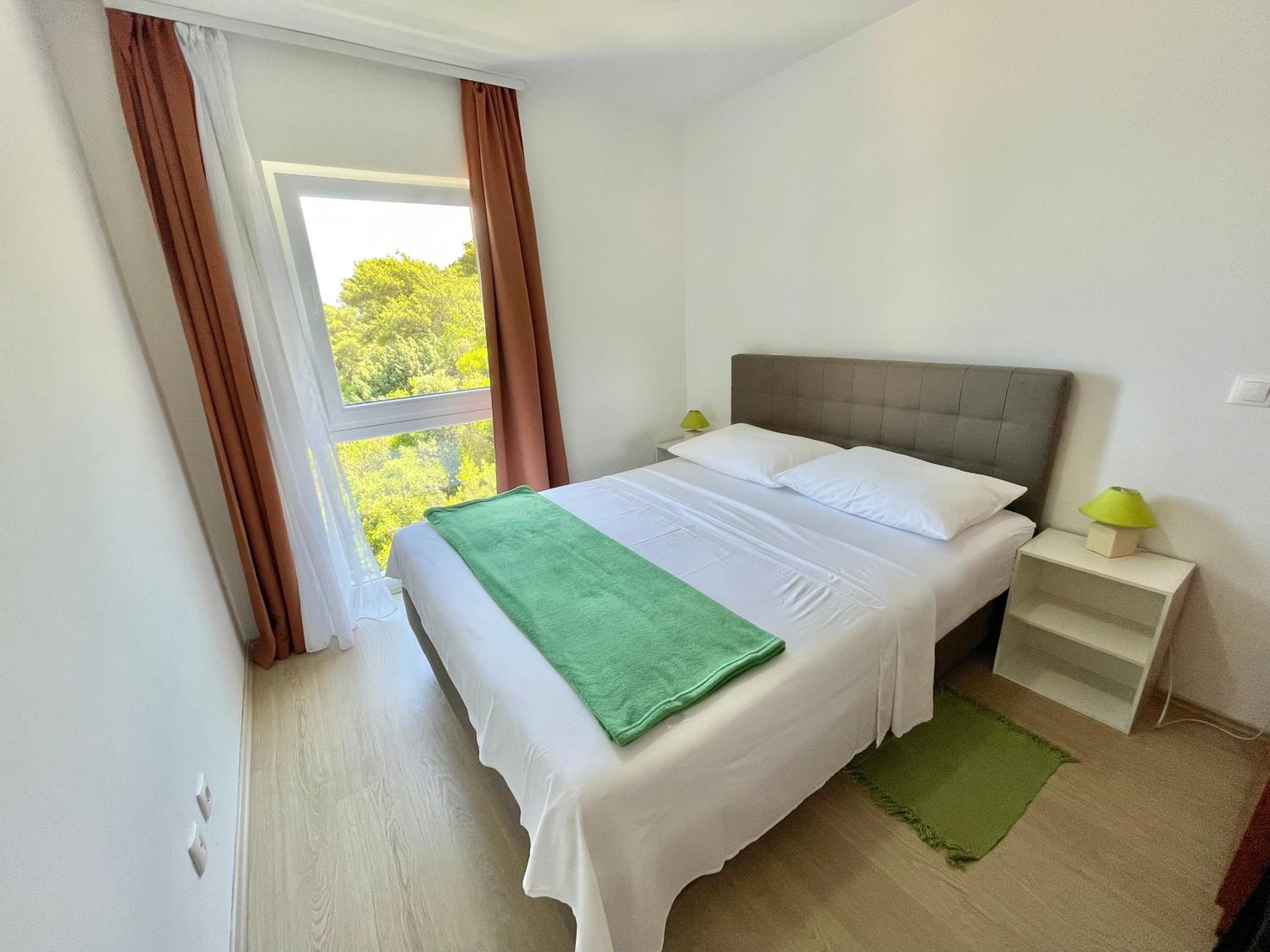 Two-Bedroom Apartment with Balcony and Sea View - Photo 2
