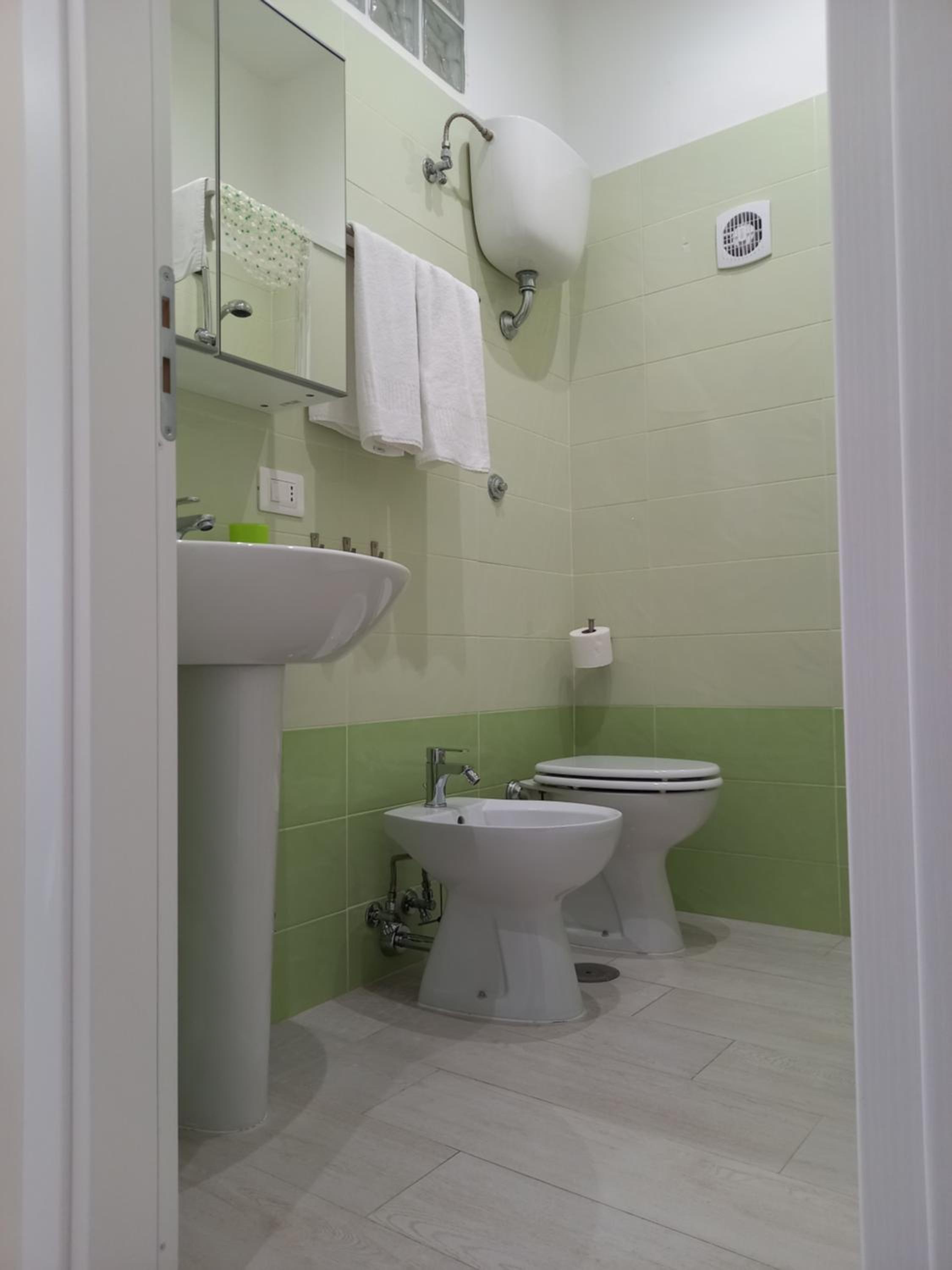 Standard Double Room - Photo 15