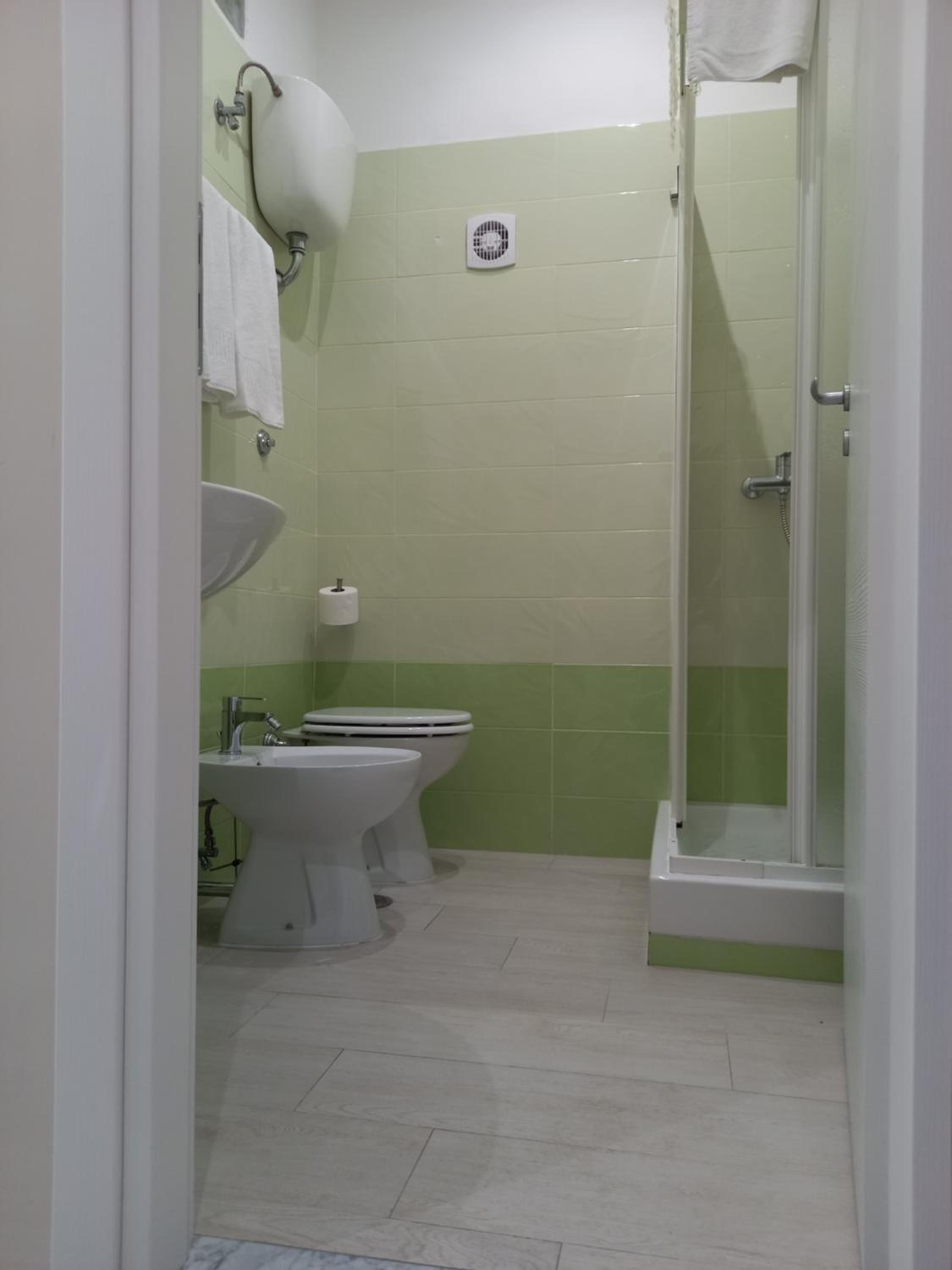 Standard Double Room - Photo 16