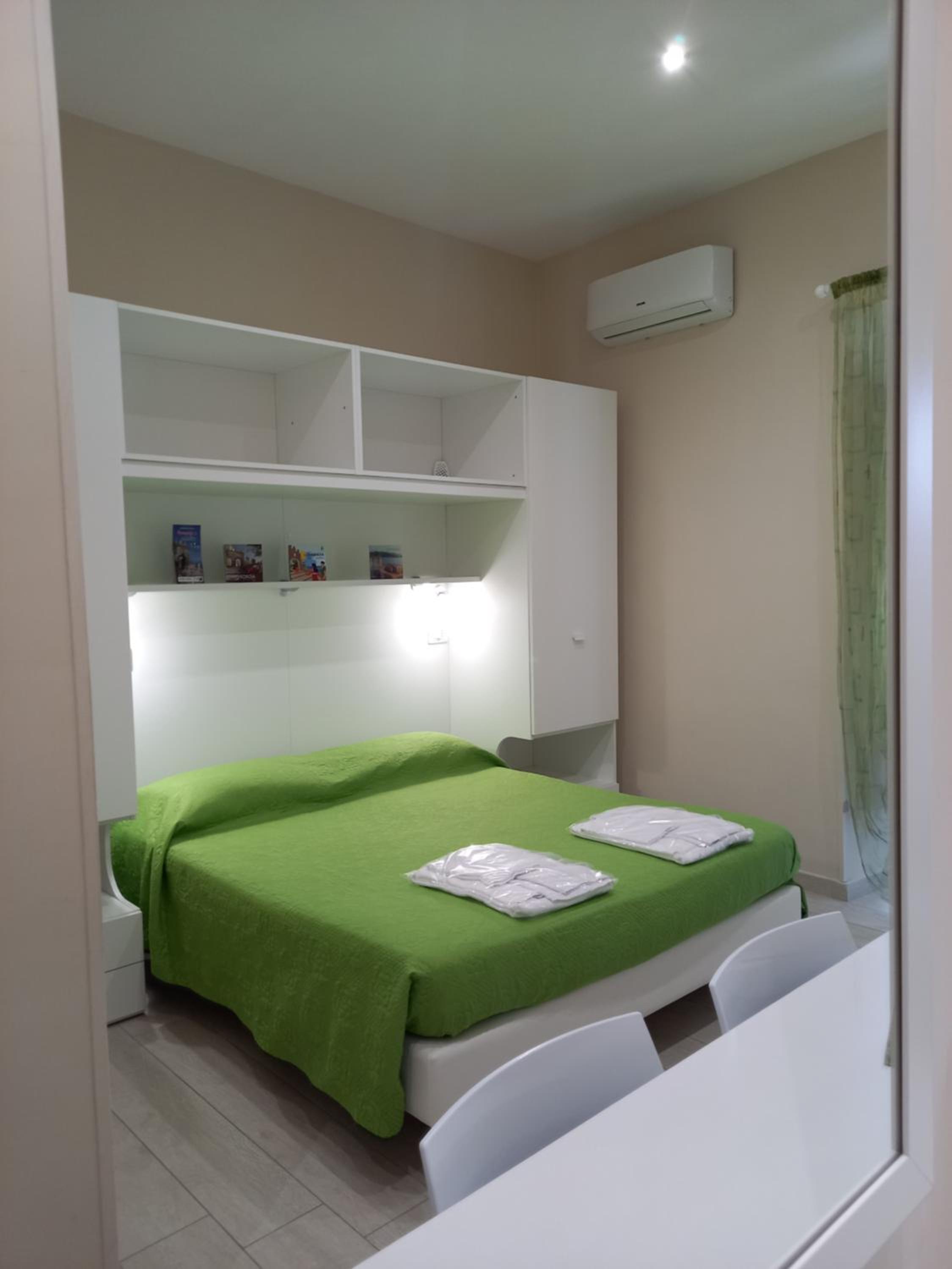 Standard Double Room - Photo 10