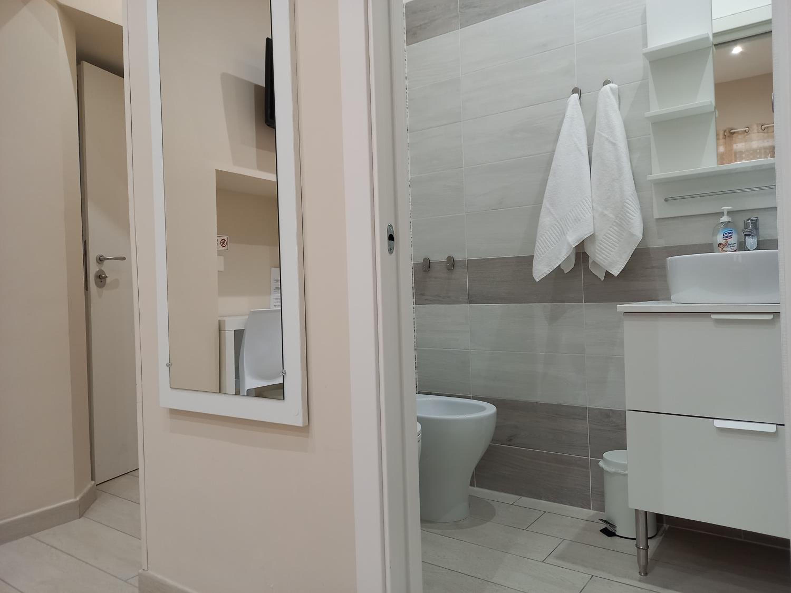 Deluxe Double Room - Photo 10