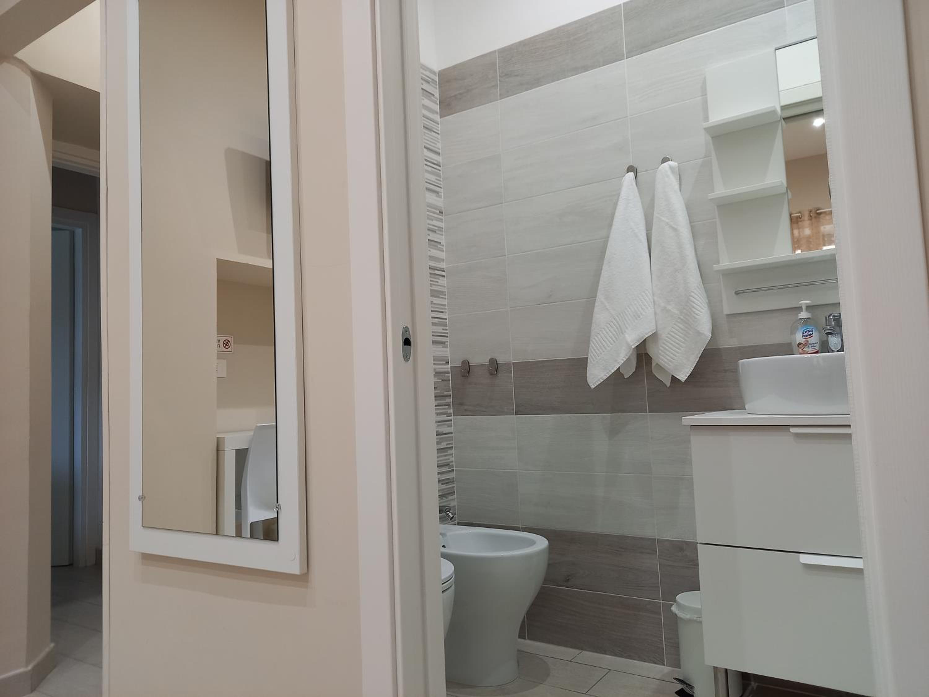 Deluxe Double Room - Photo 8