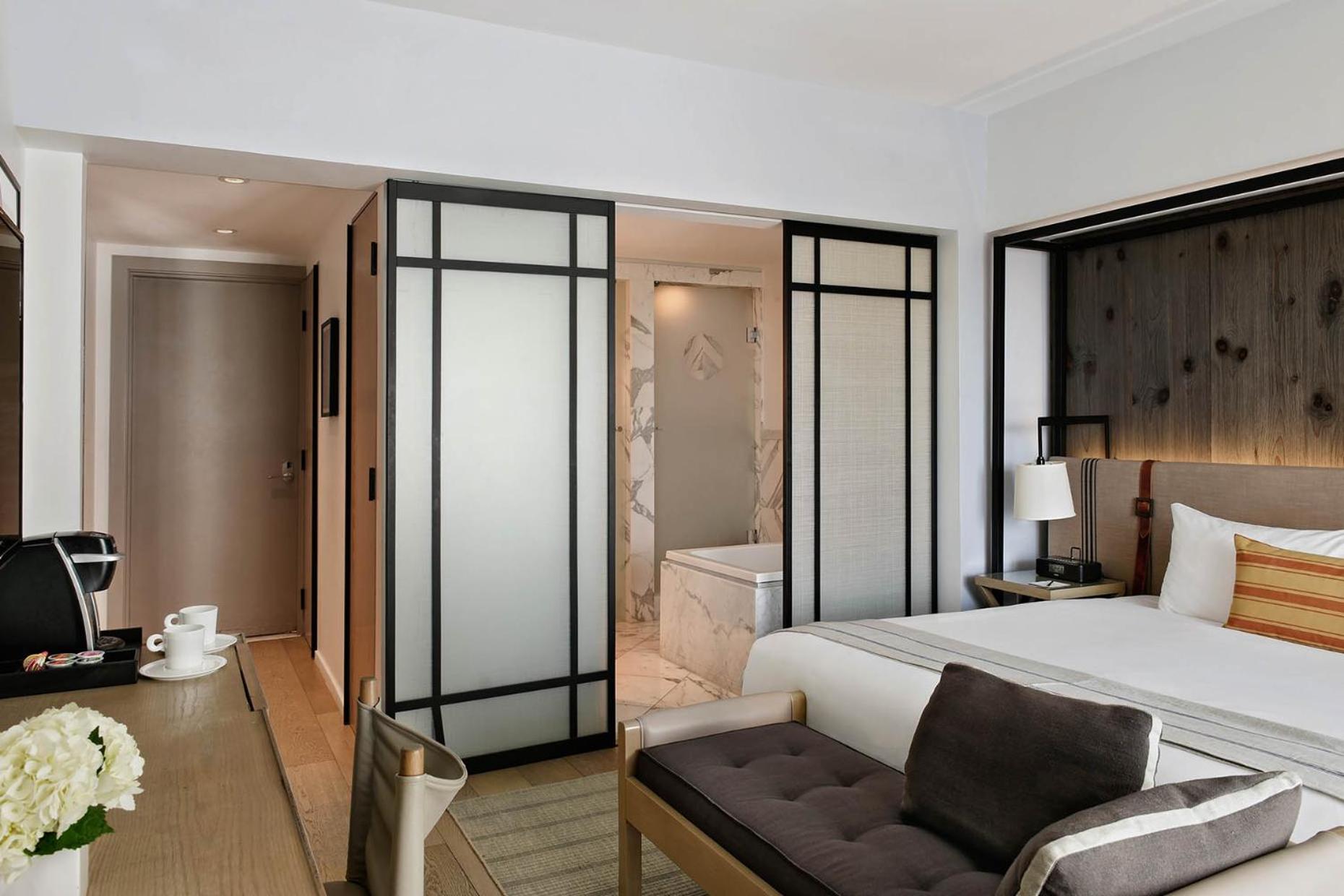 Deluxe King Room - Photo 3
