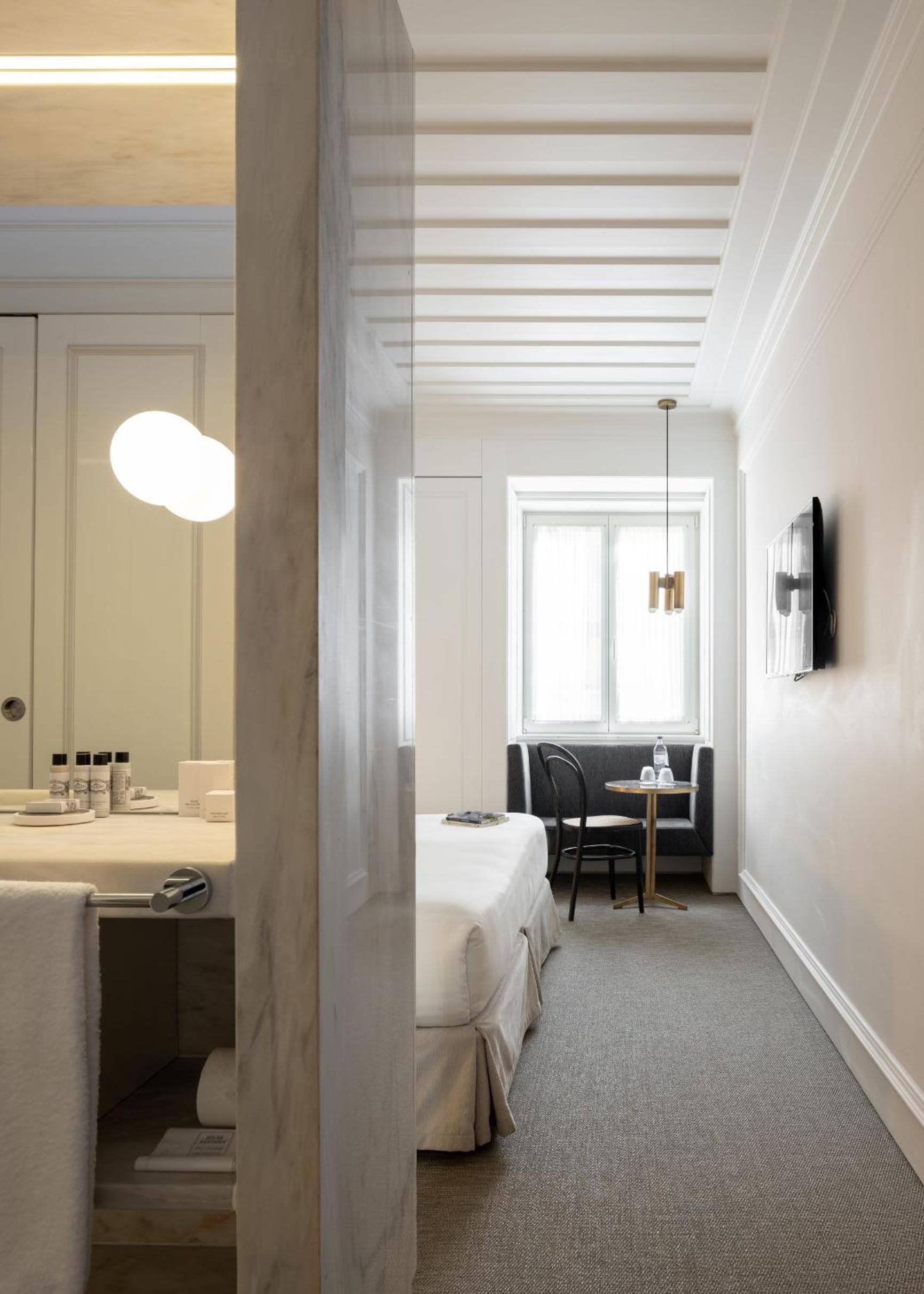 Available room thumbnail 6
